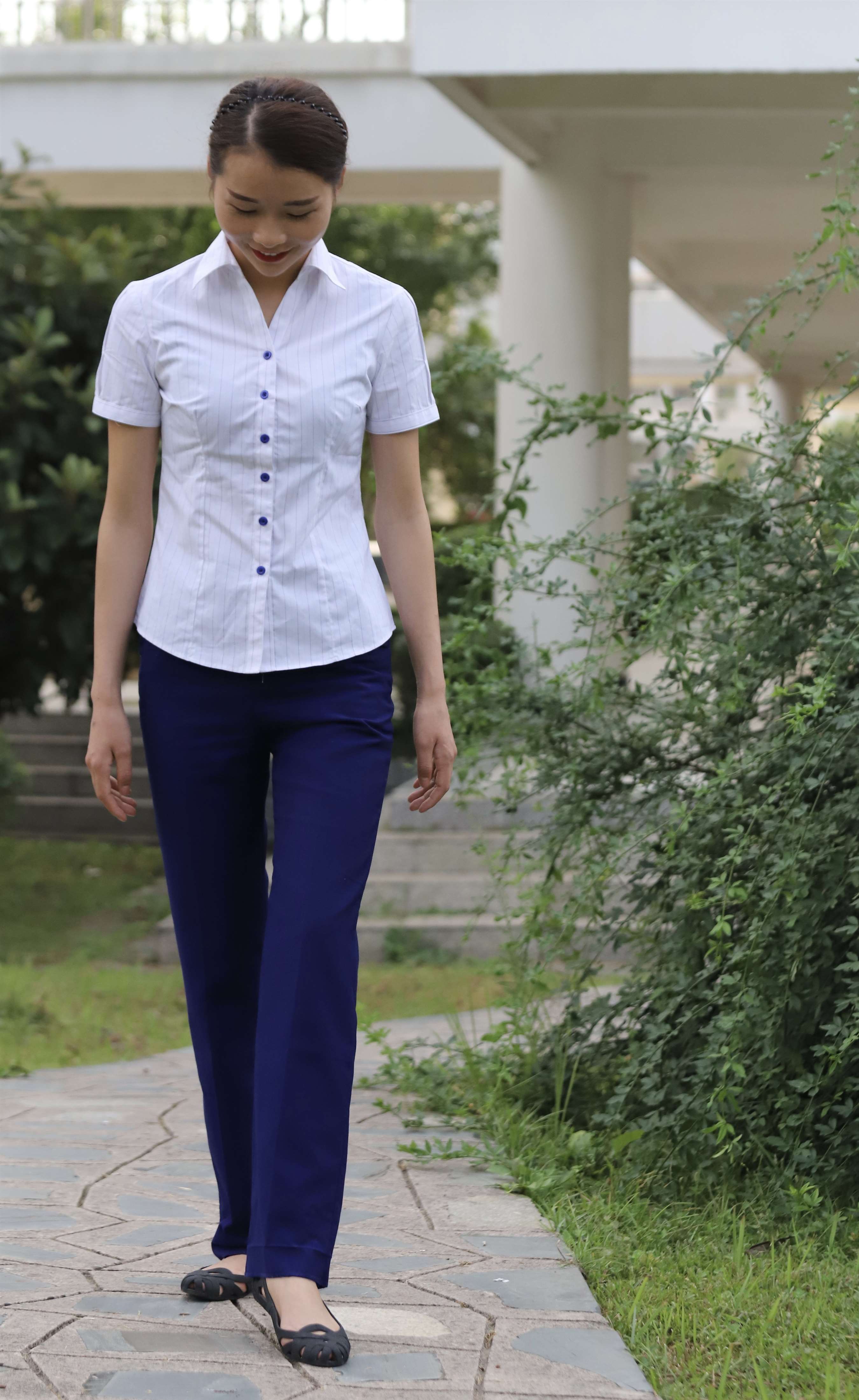 《学姐职业装短丝脚》作品图