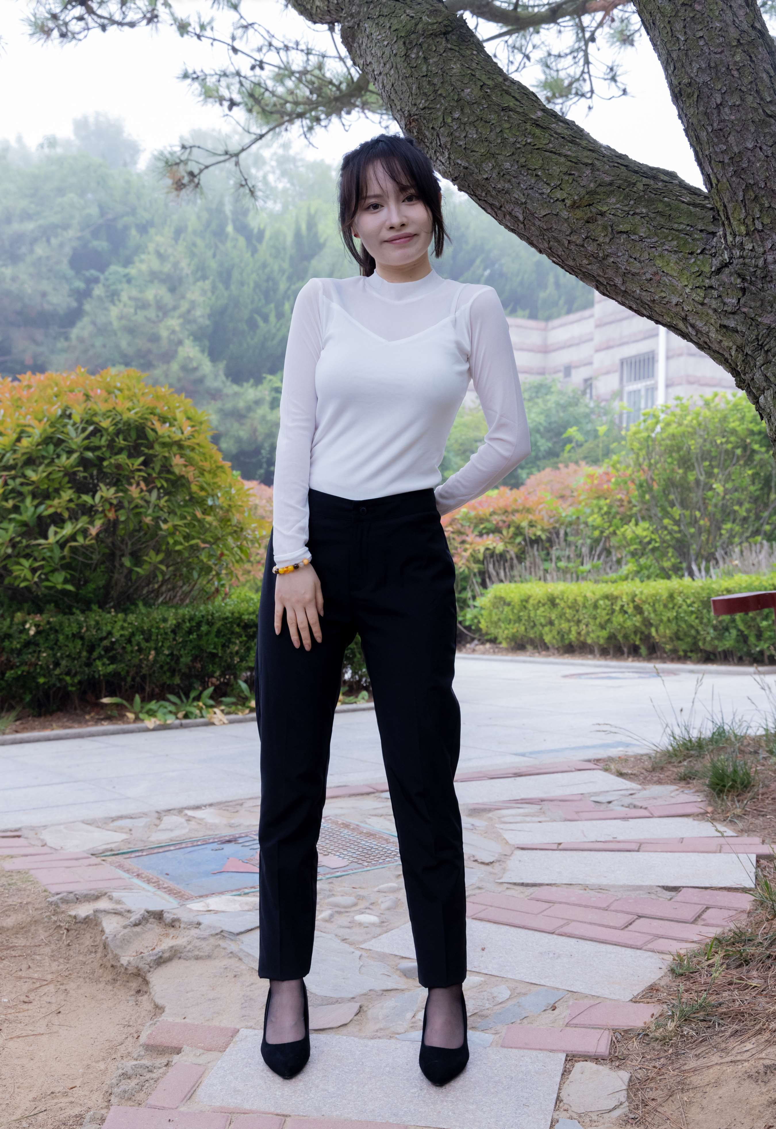 《小酒-高跟鞋、短黑丝、短白丝》作品图