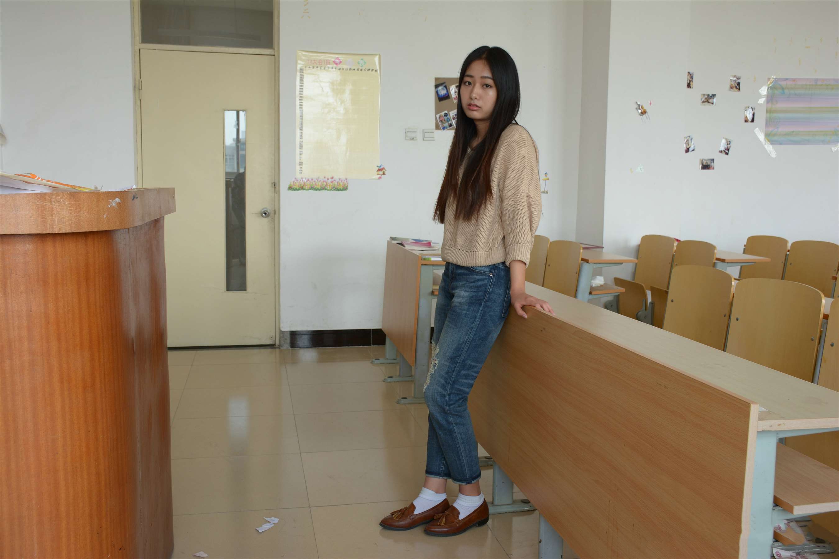 《大三女生原味白袜大臭脚》作品图