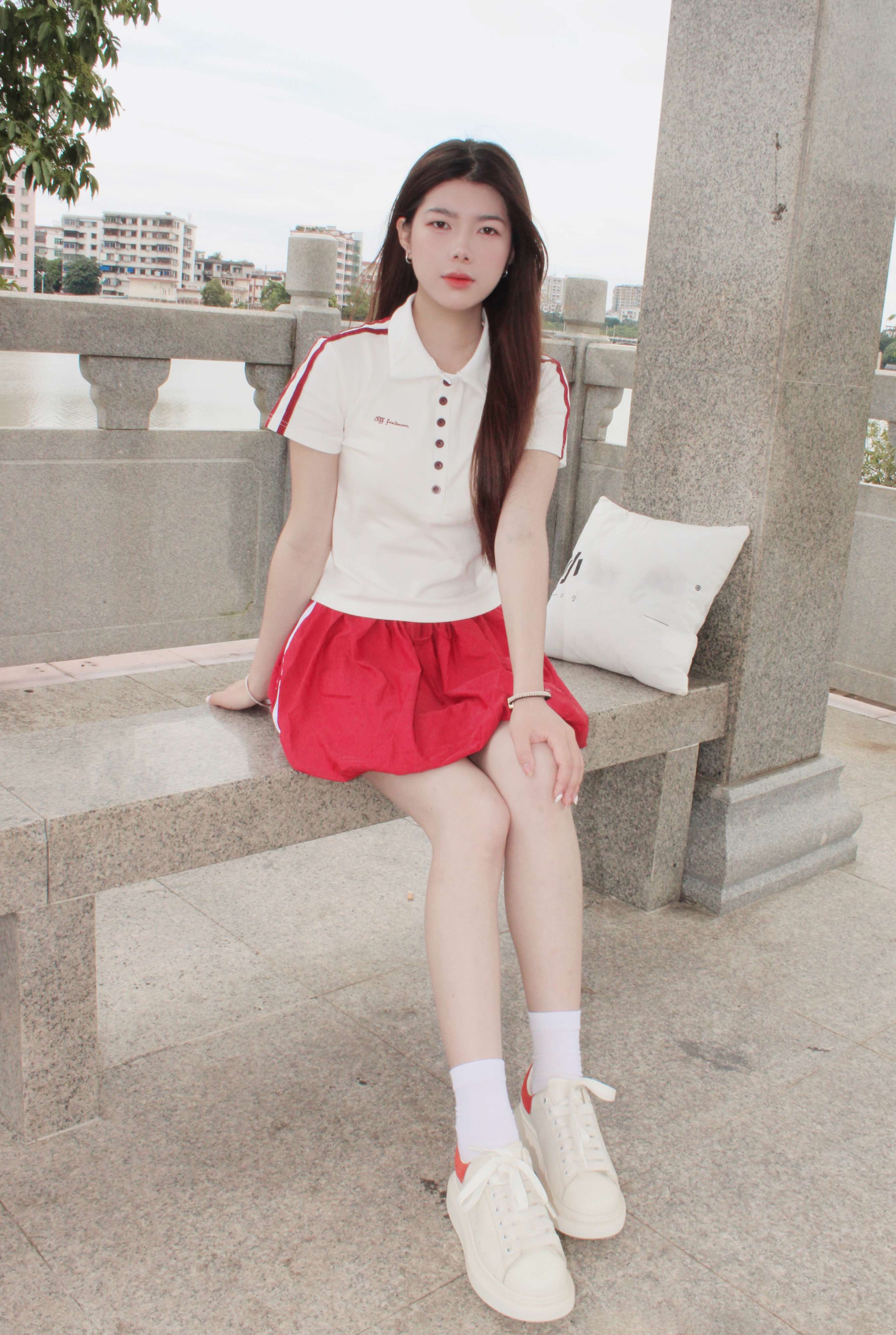 《雪糕-板鞋の白袜足》作品图