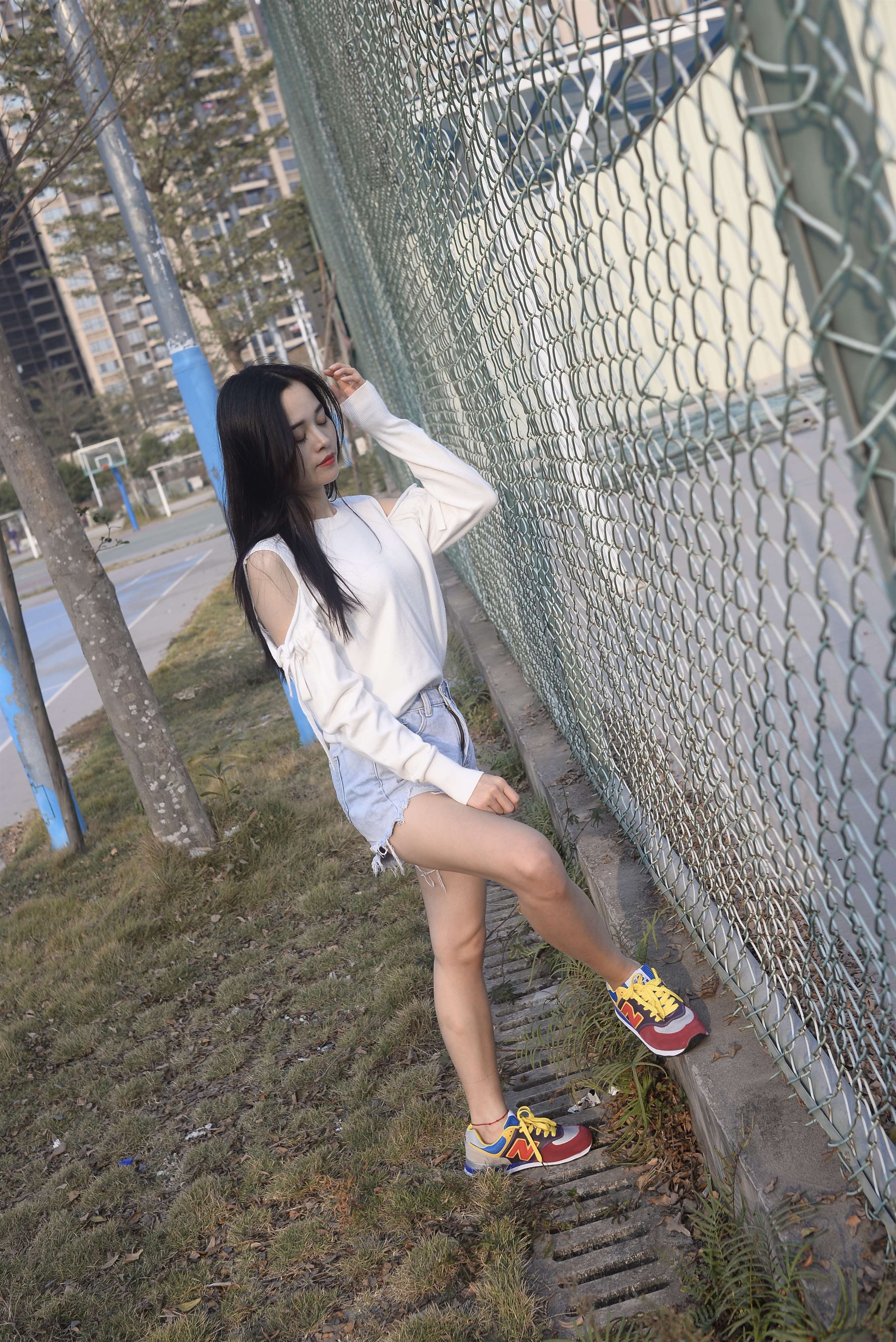 《操场热裤の船袜脚【套图+视频1个】》作品图