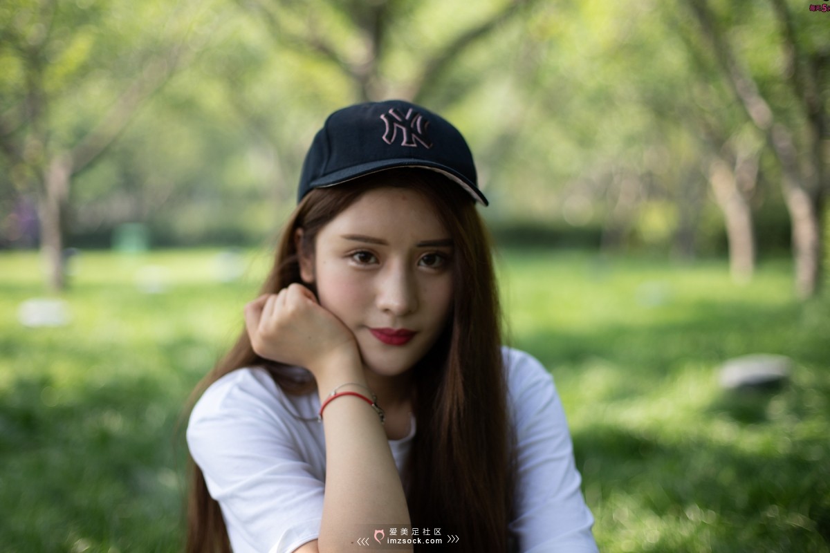 《梦凡小白鞋 纯纯棉袜》作品图