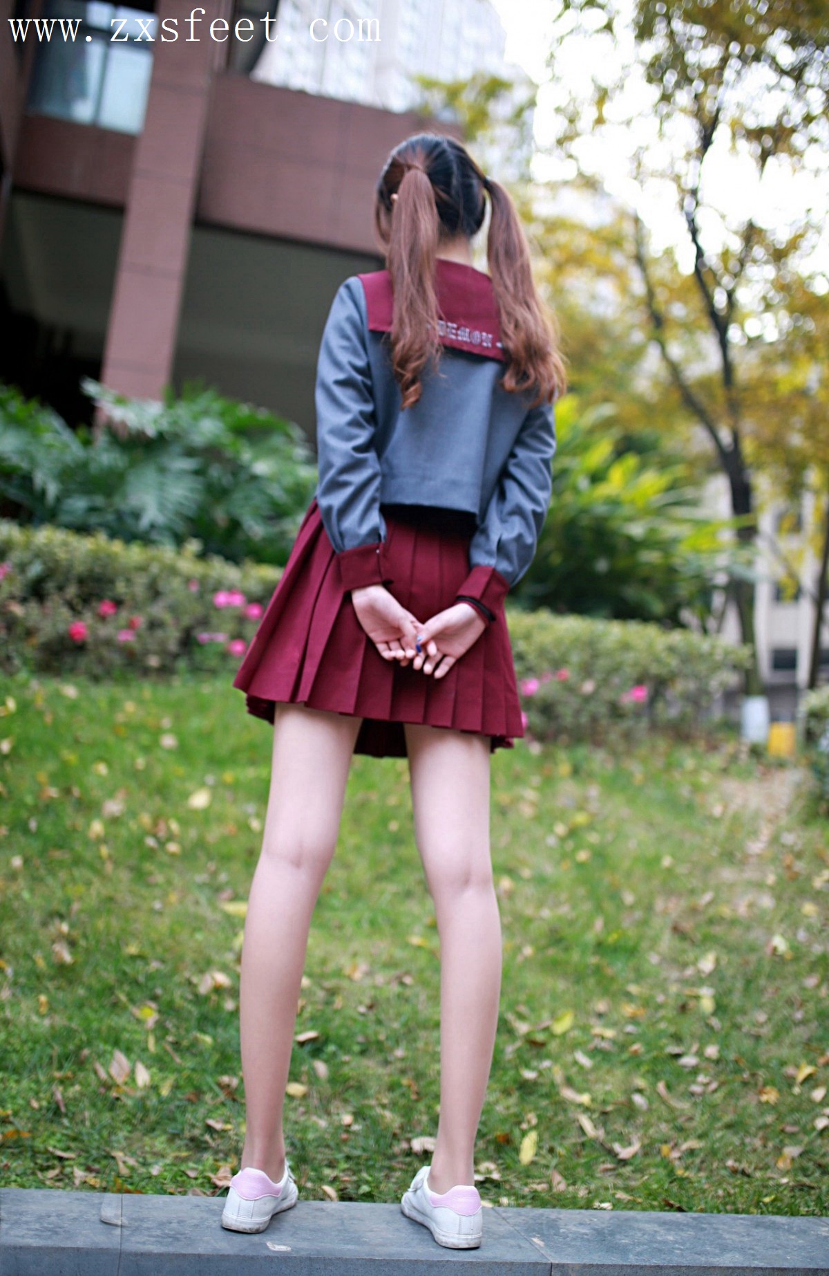 《路边花坛》作品图