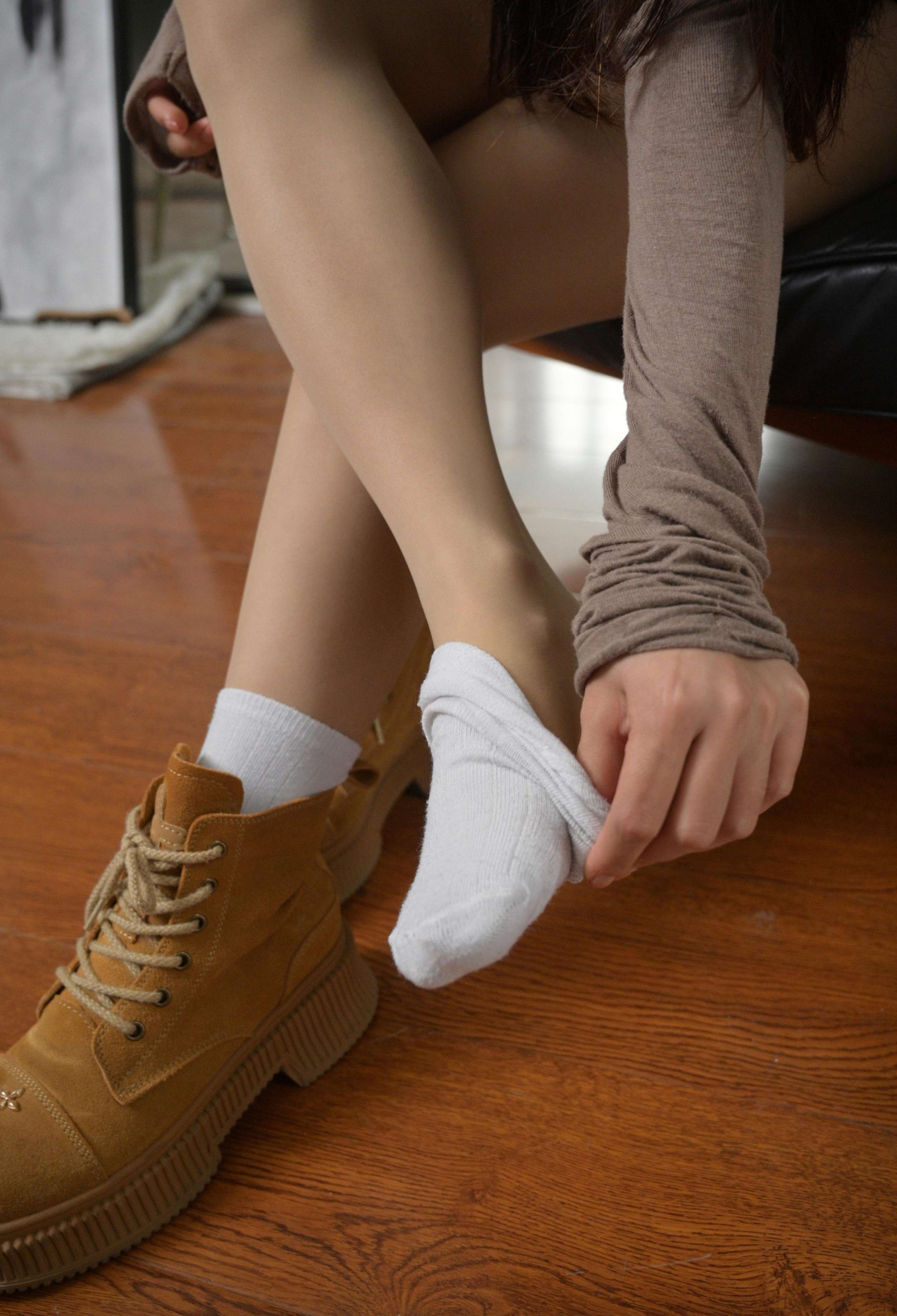 《兔兔 白袜靴子》作品图