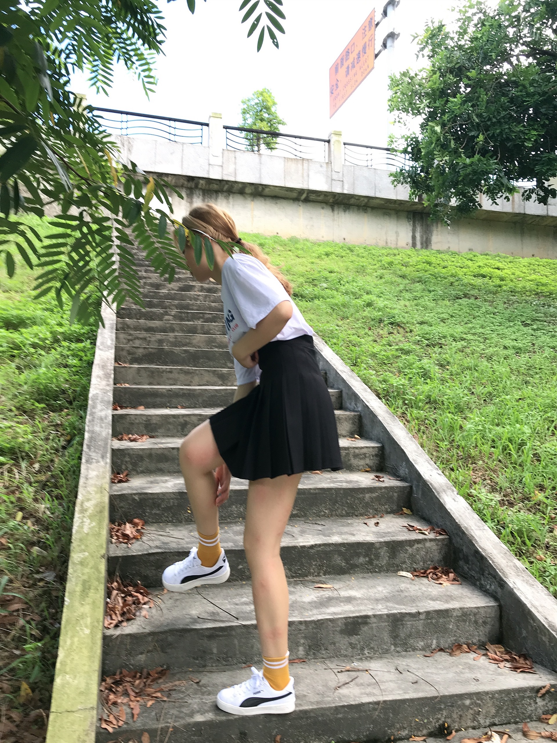 《小姐姐公园踏青+12个视频》作品图