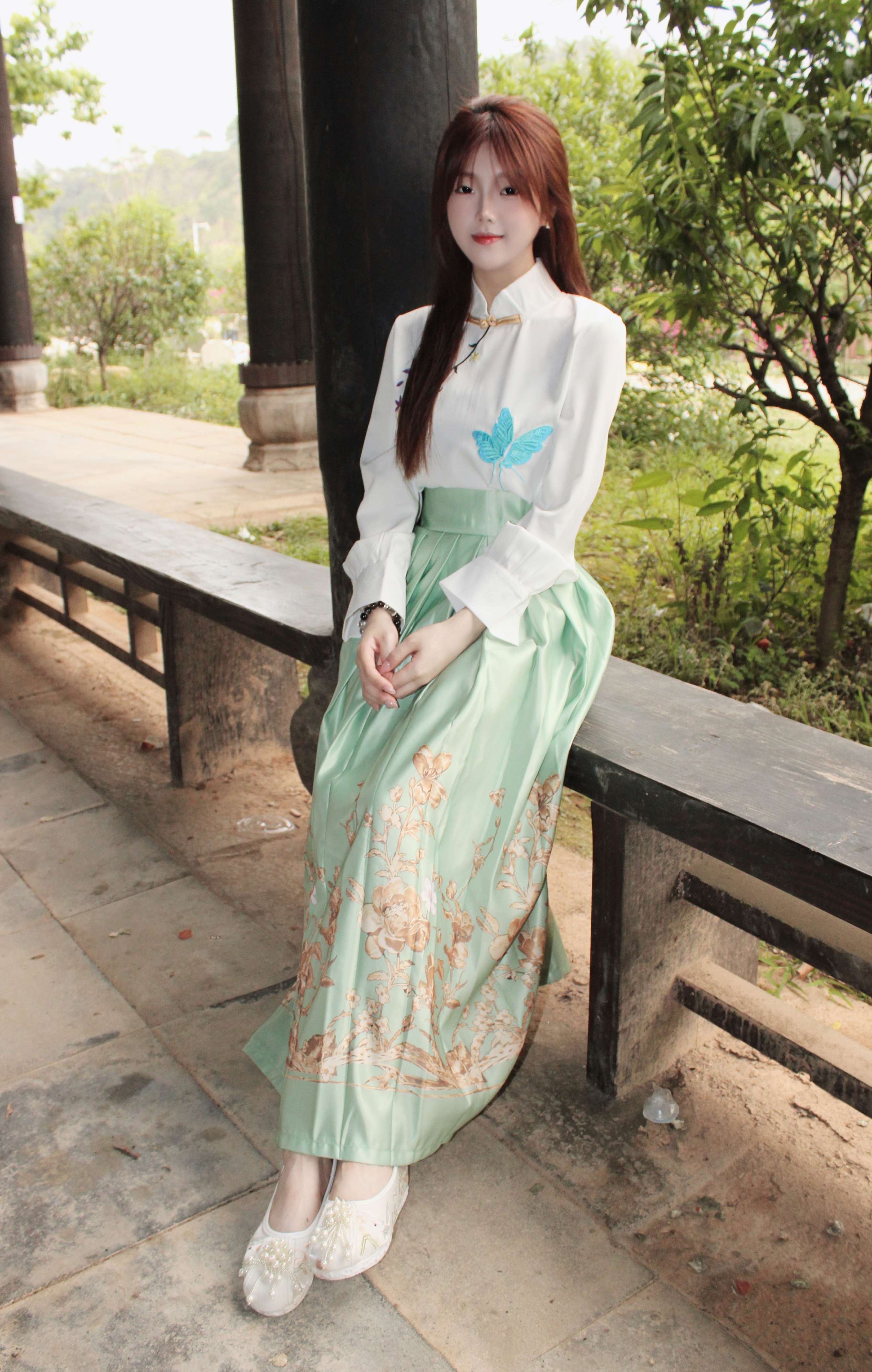 《小薯条国风马面裙の赤足》作品图