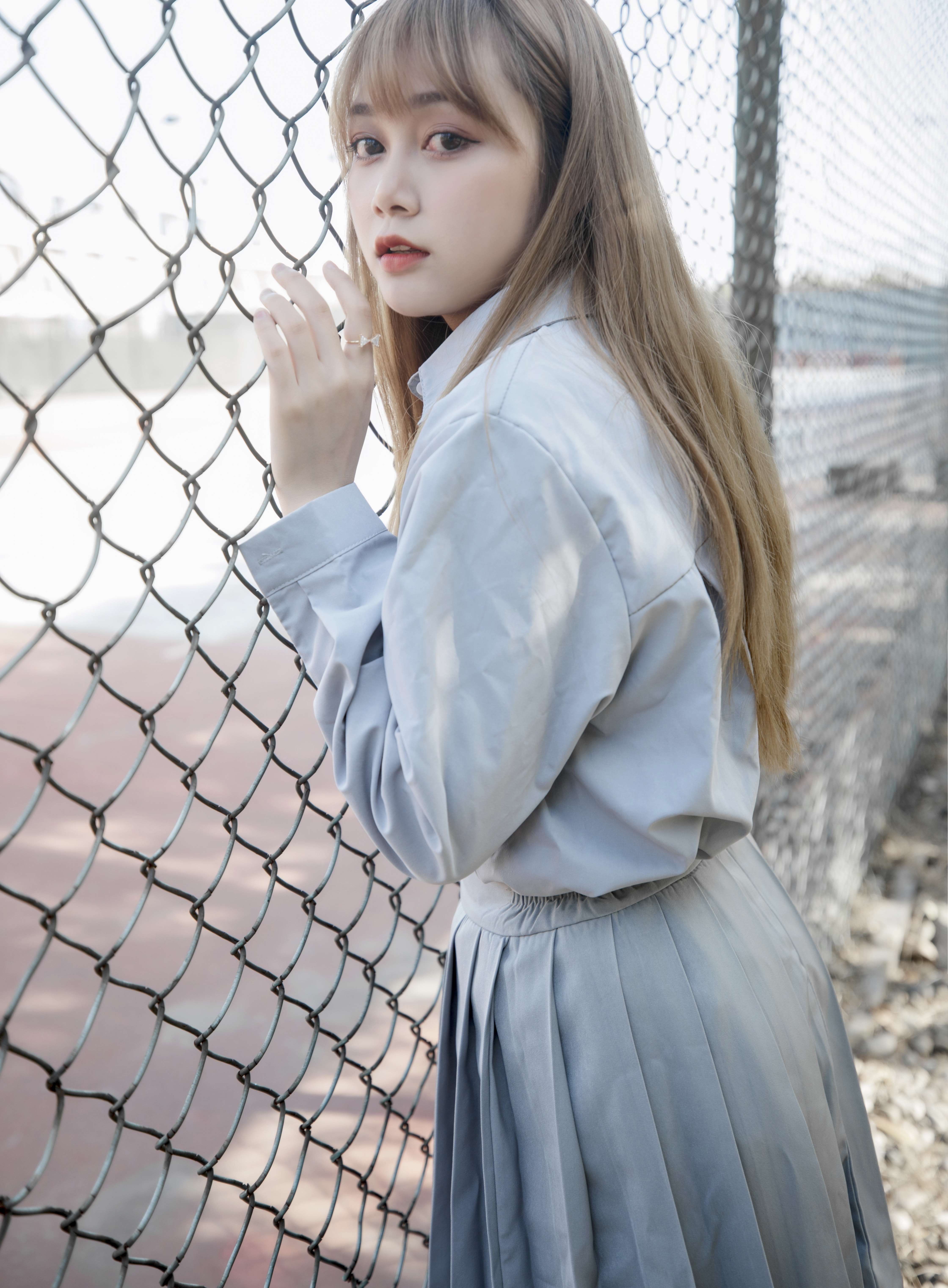 《衬衣运动鞋の丝足》作品图