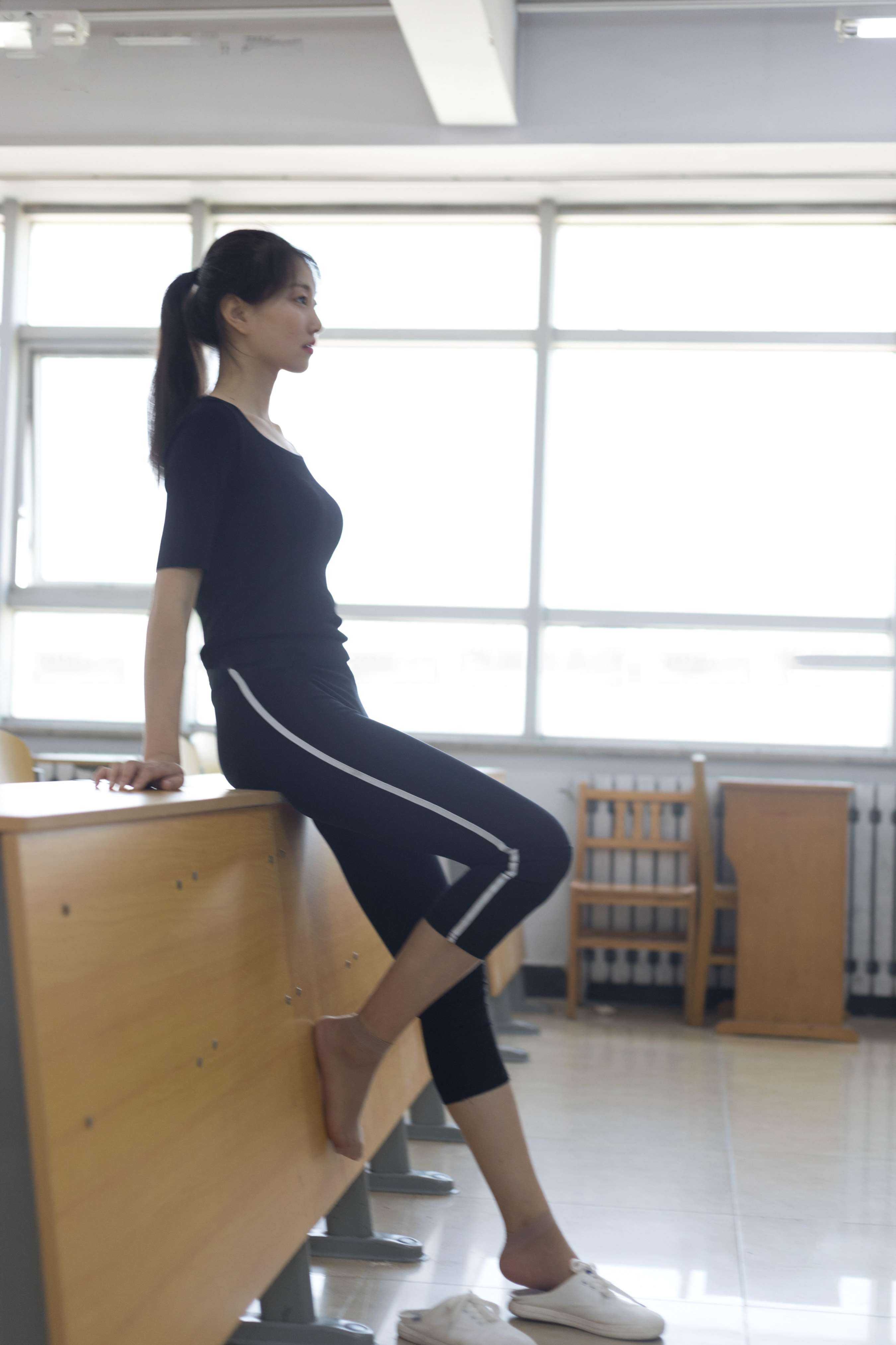 《教室短丝足》作品图