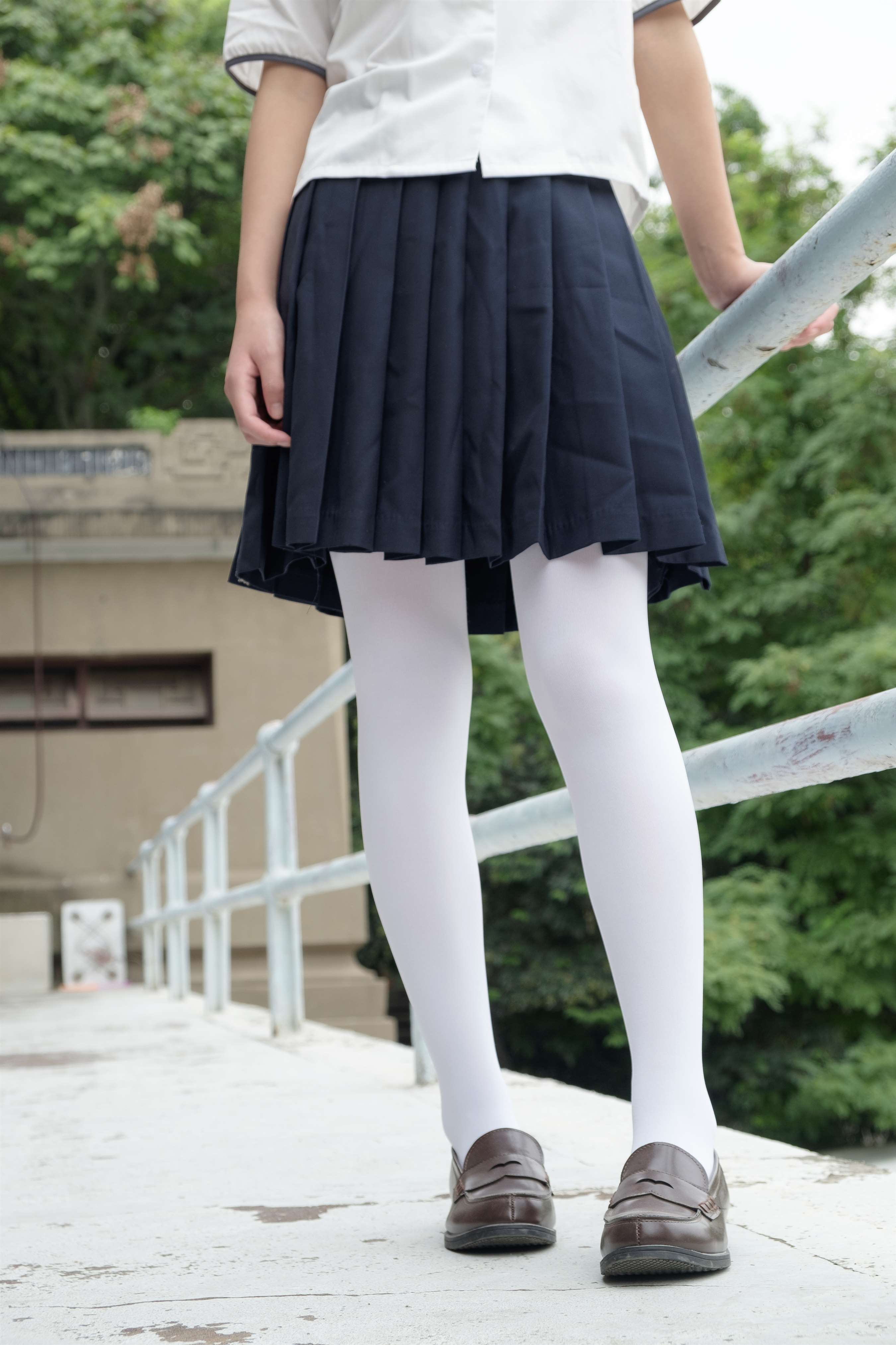 《学院风の白丝脚丫》作品图