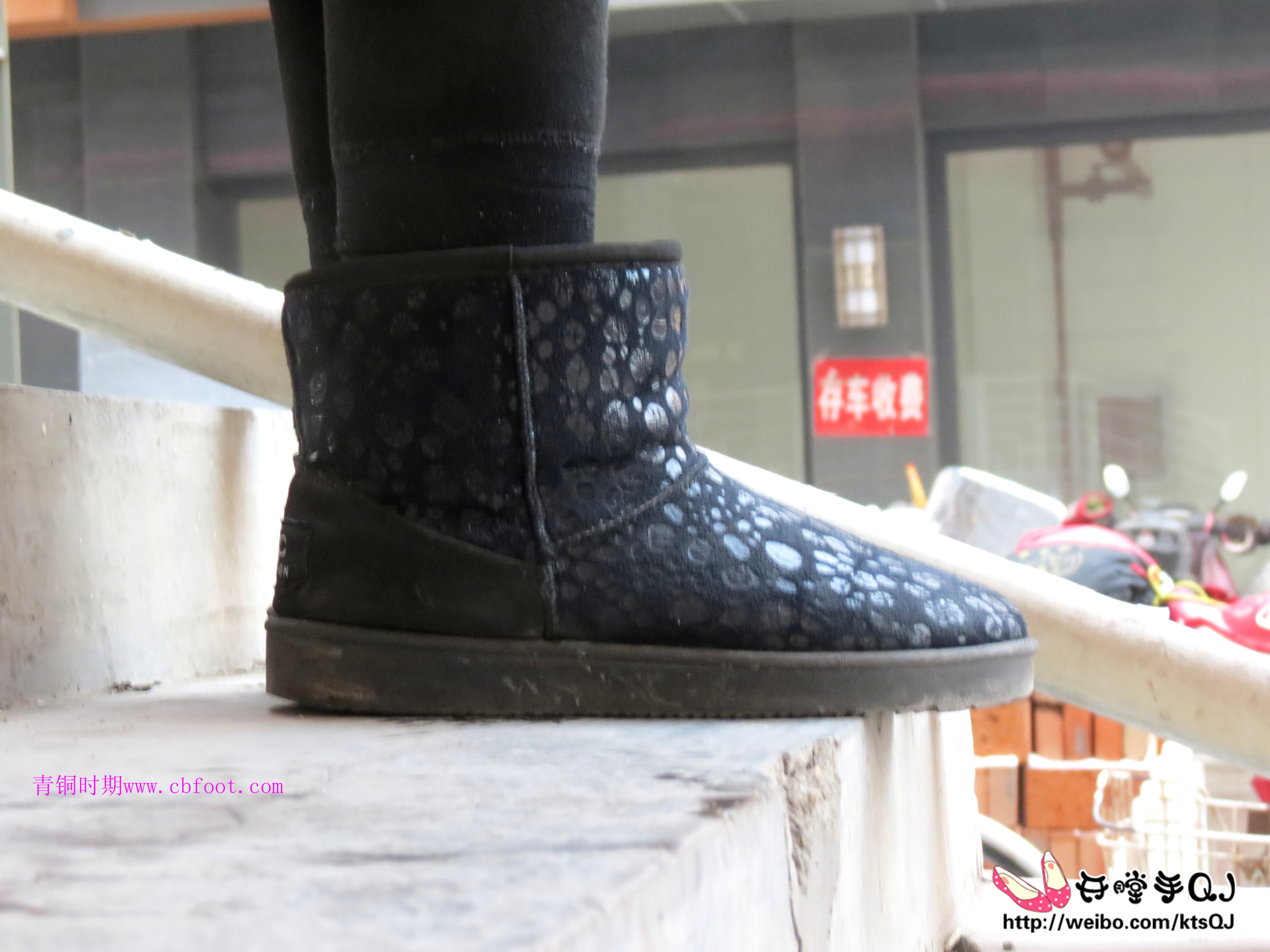 《四眼妹的短筒雪地靴》作品图