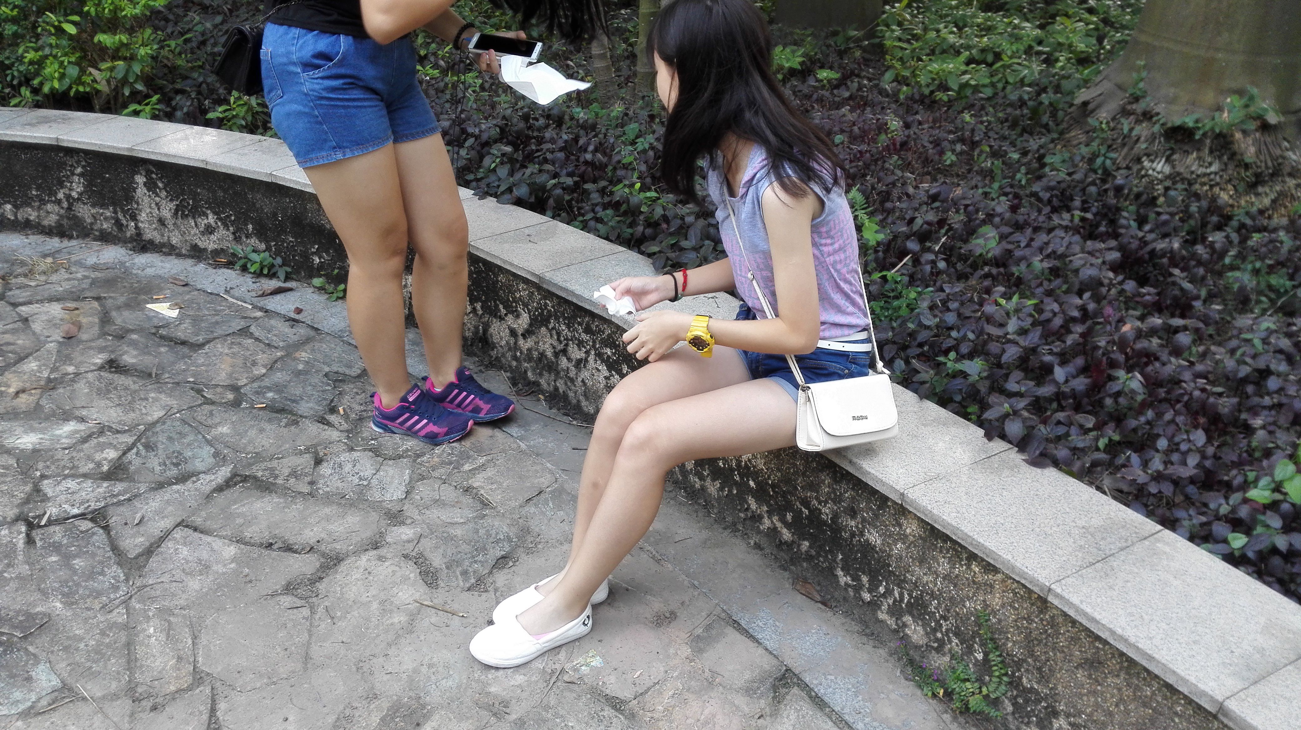 《两个中学生的小嫩脚》作品图