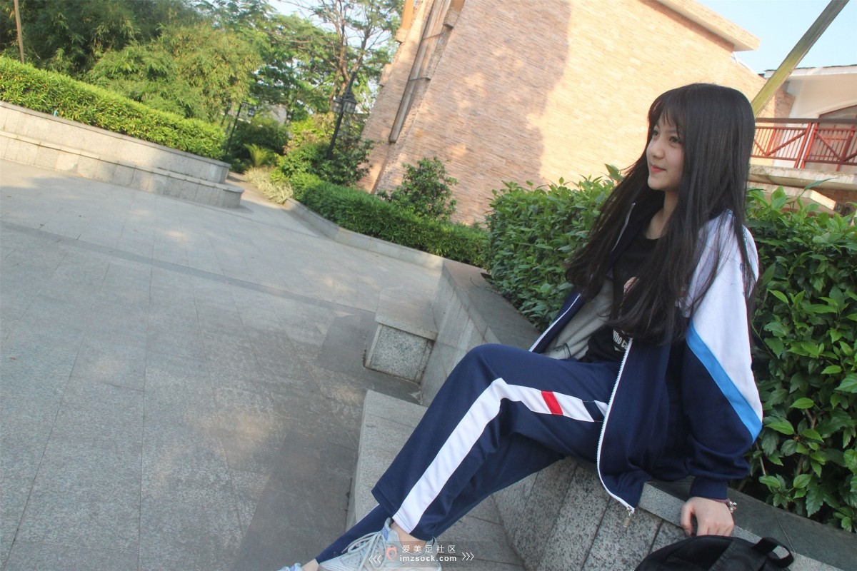 《会一字马的女神能能》作品图