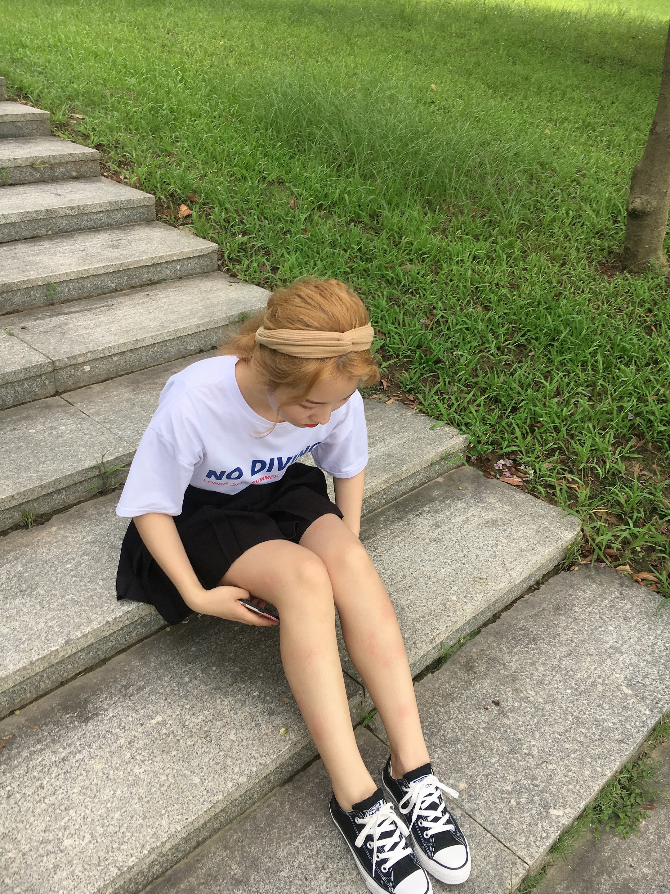 《裸足穿帆布鞋》作品图