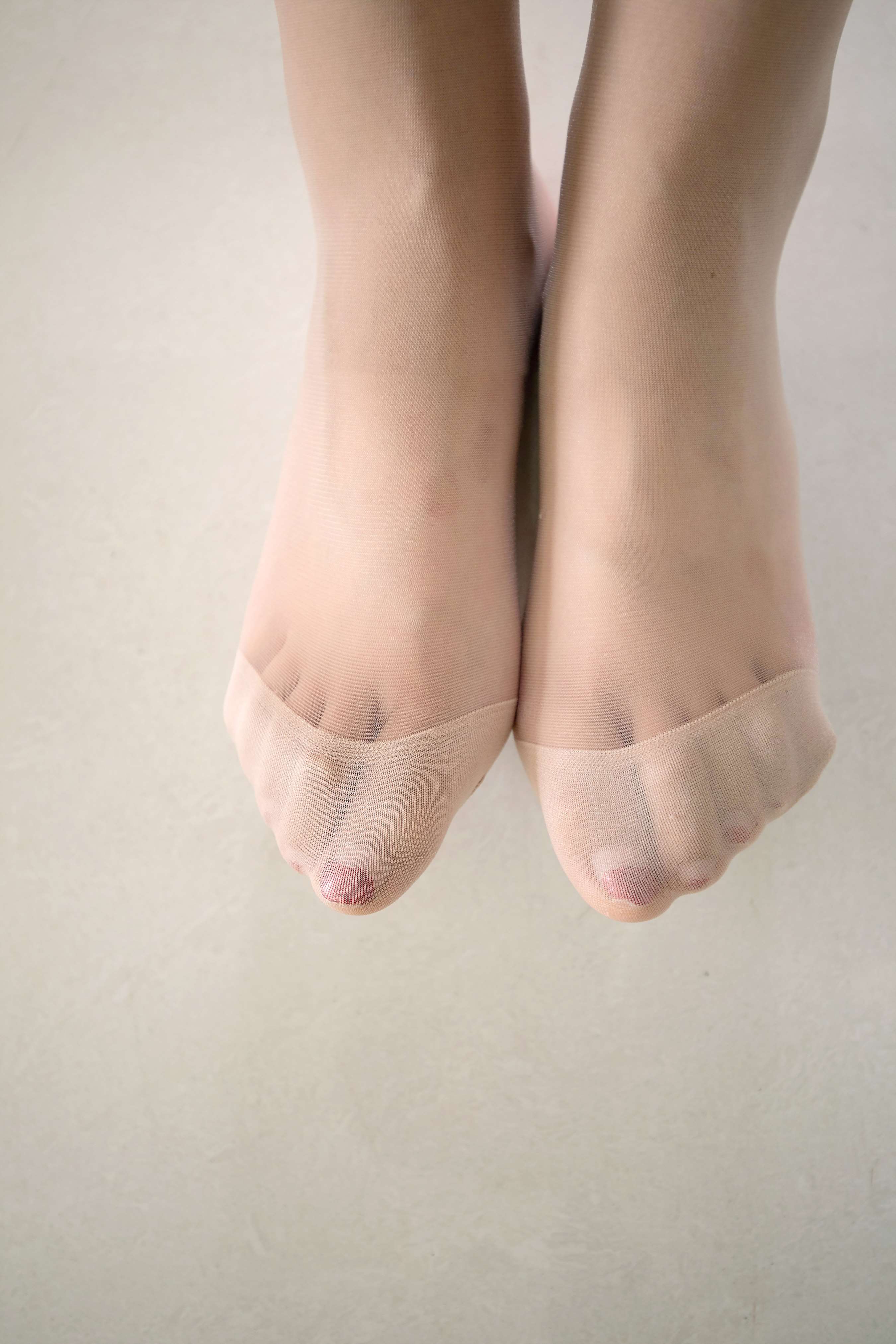 《教室热裤の丝足》作品图