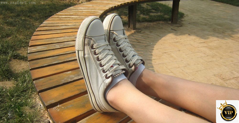 《户外的歇息》作品图