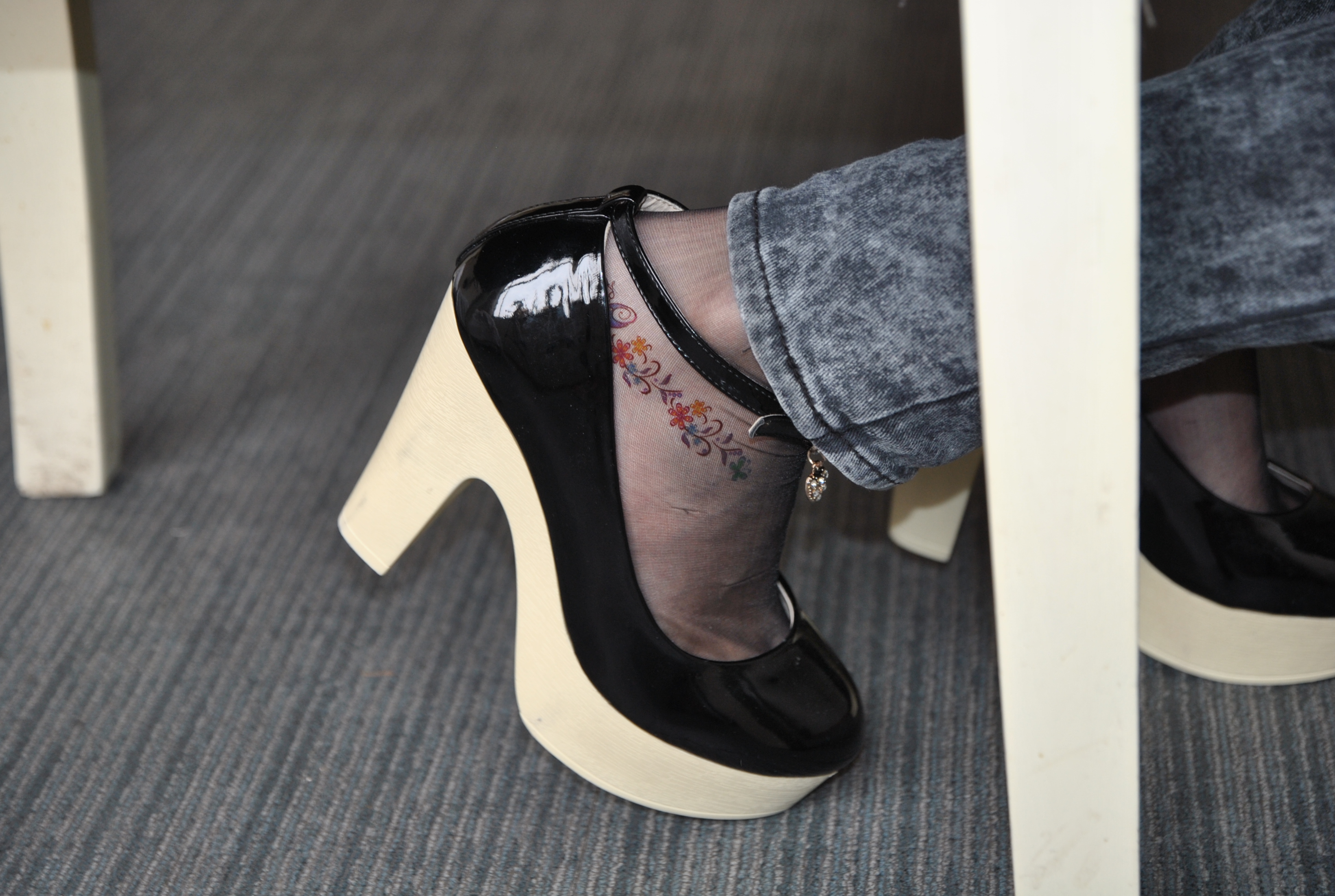 《雕花@黑丝脚丫》作品图