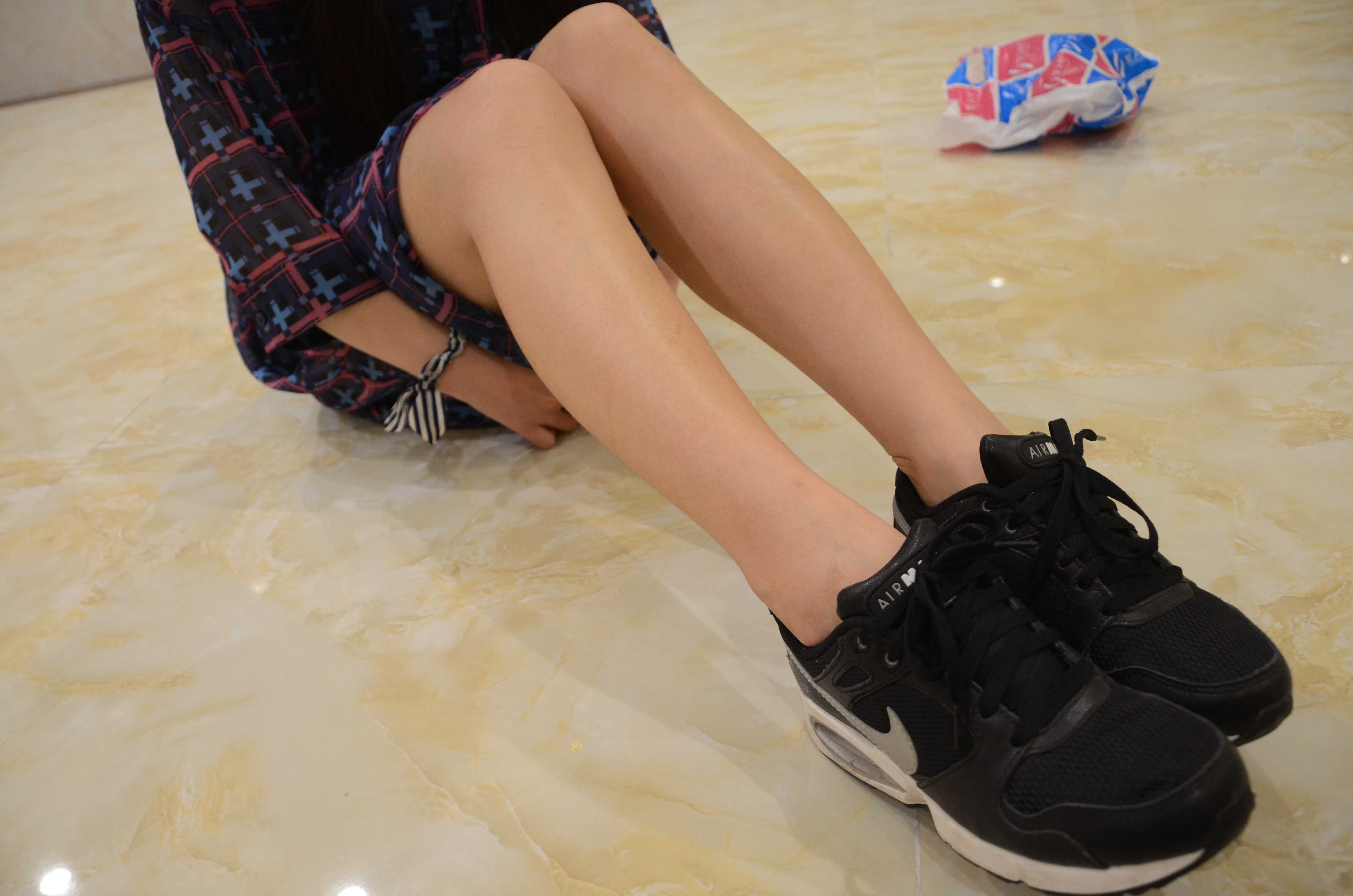 《学妹嫩脚船袜》作品图