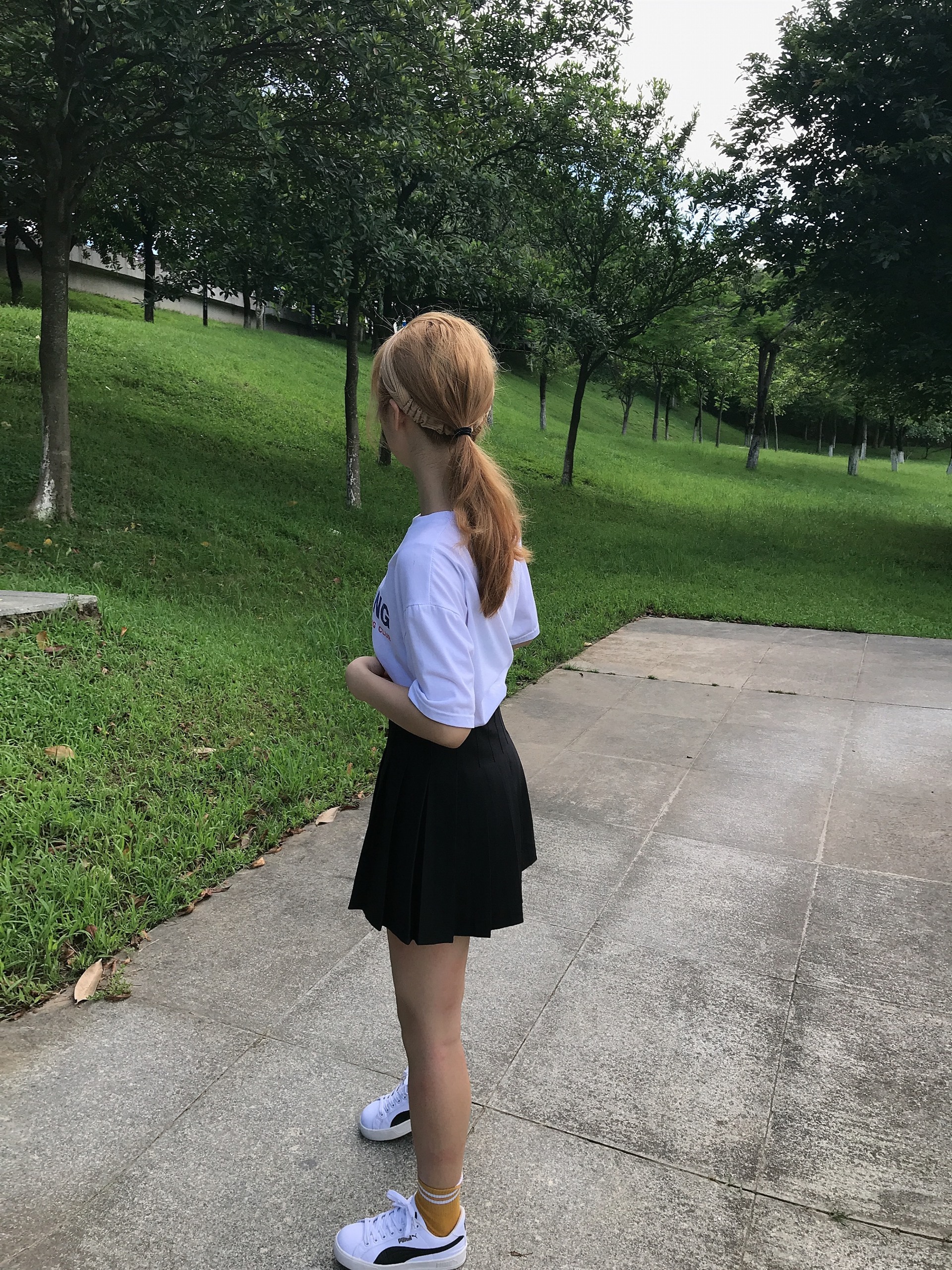 《小姐姐公园踏青+12个视频》作品图