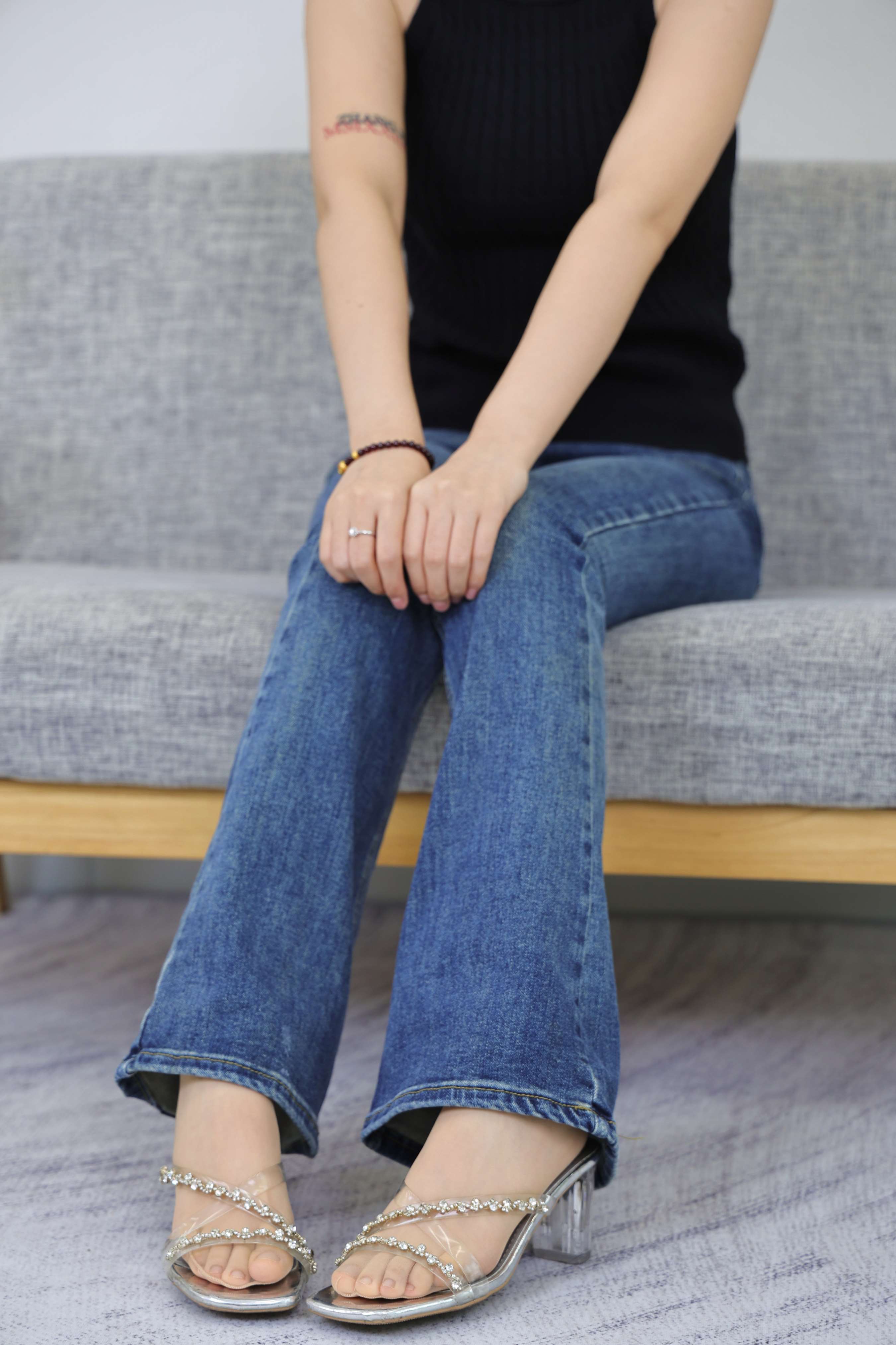 《小禾 牛子裤の嫩足》作品图