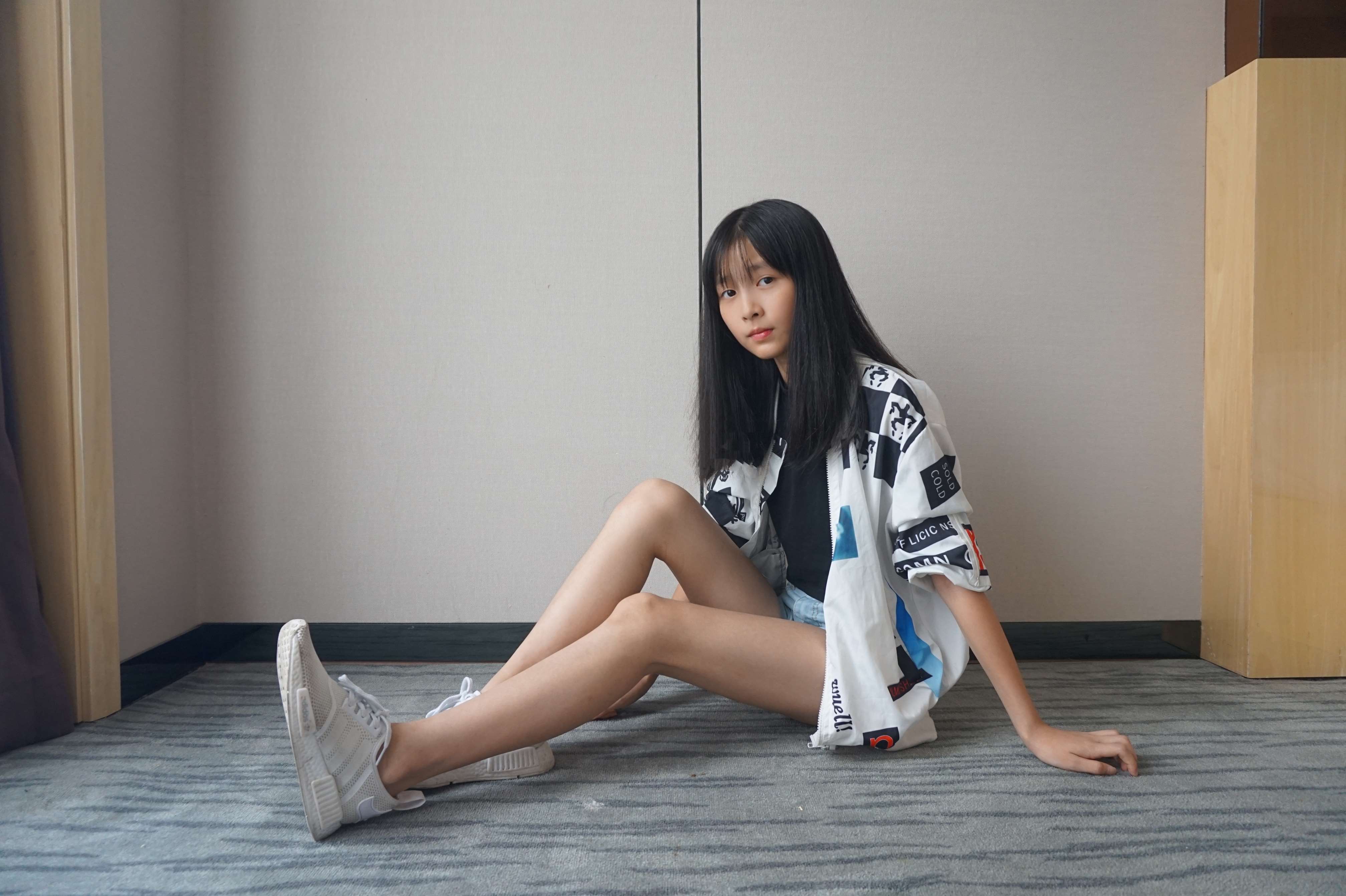 《清爽夏装与篮球鞋【套图+视频1个】》作品图