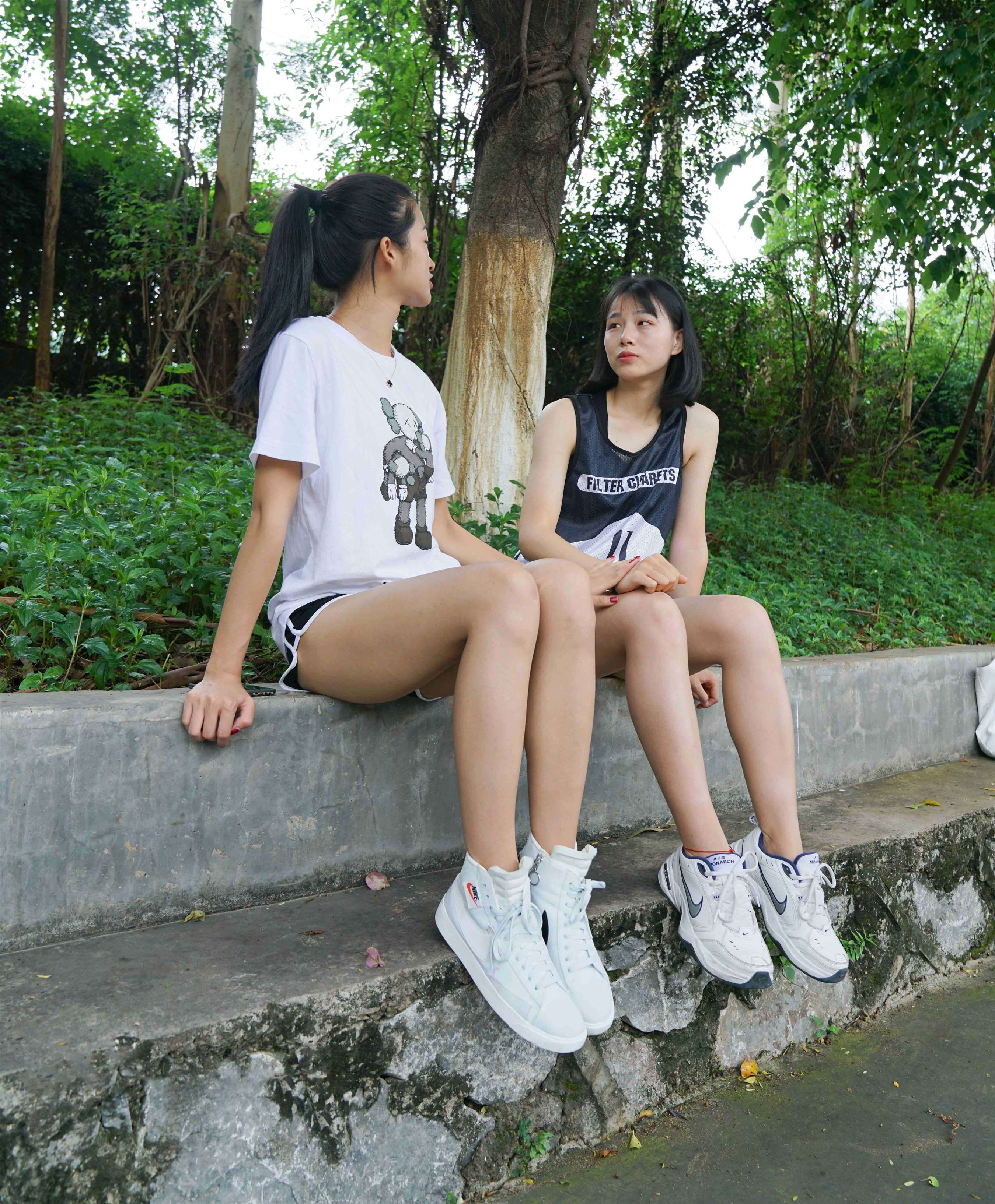 《篮球场上学妹互jio》作品图