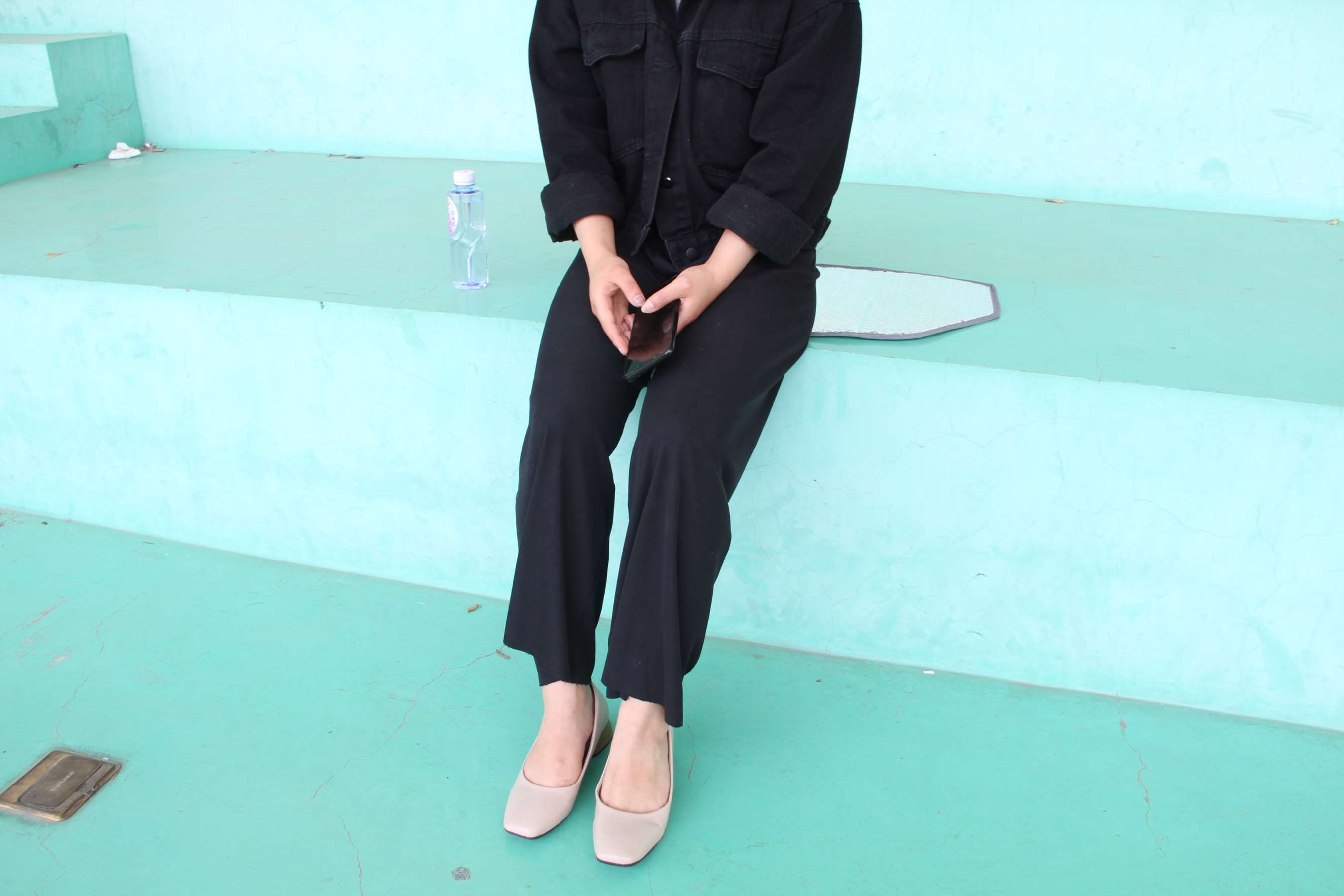 《学姐看台挑鞋》作品图