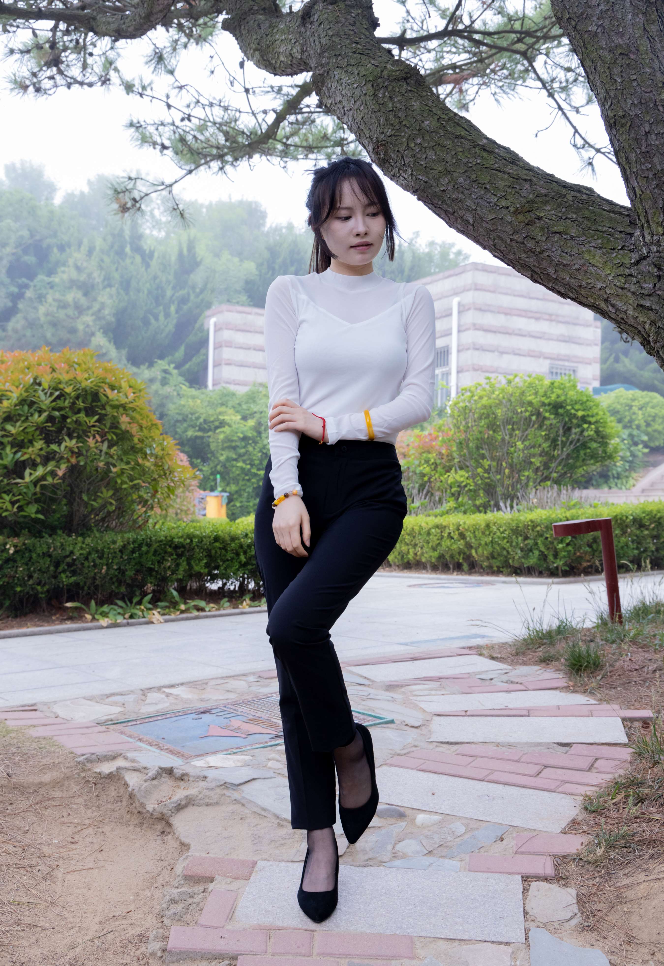 《小酒-高跟鞋、短黑丝、短白丝》作品图