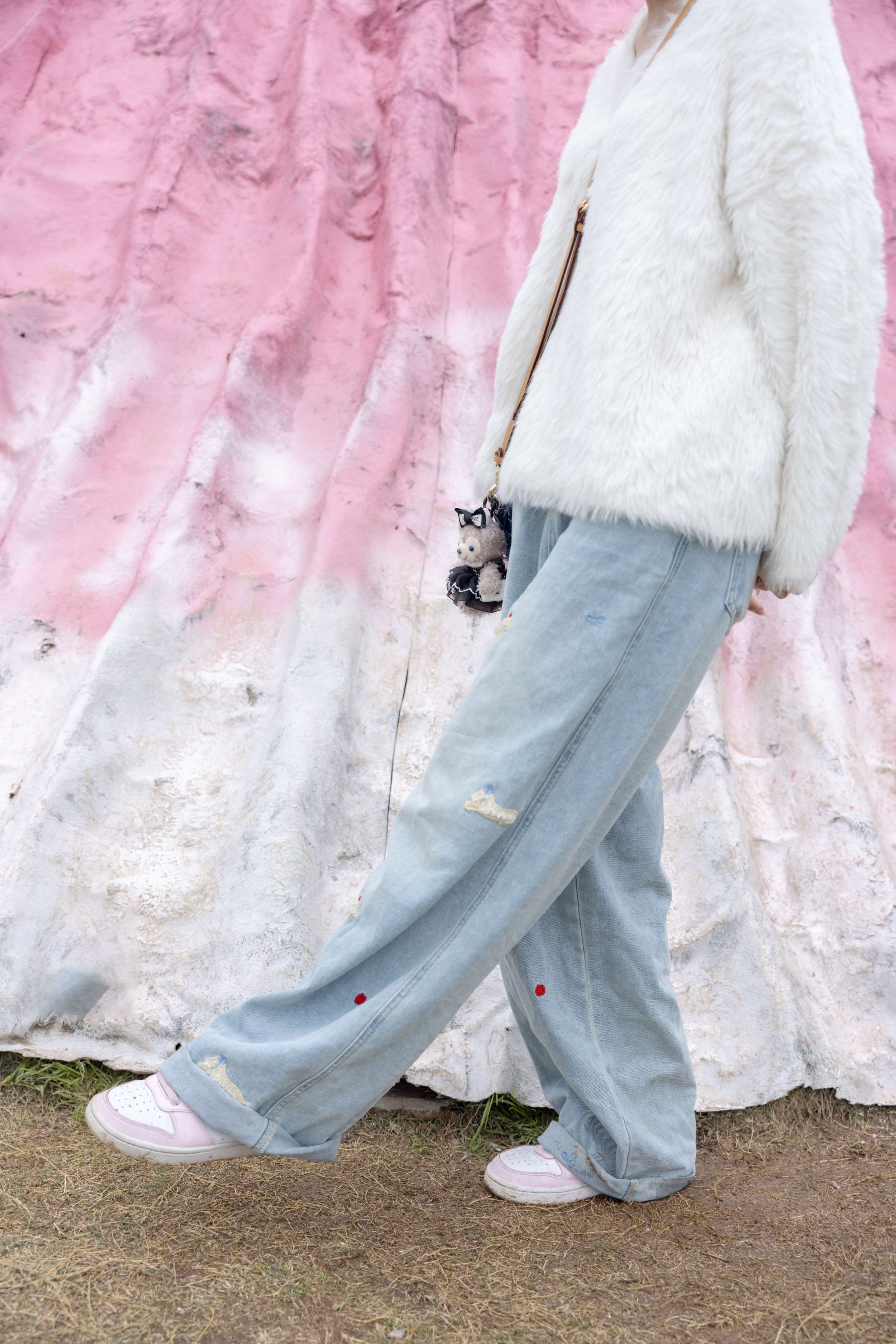 《天天 脱棉袜展嫩足》作品图