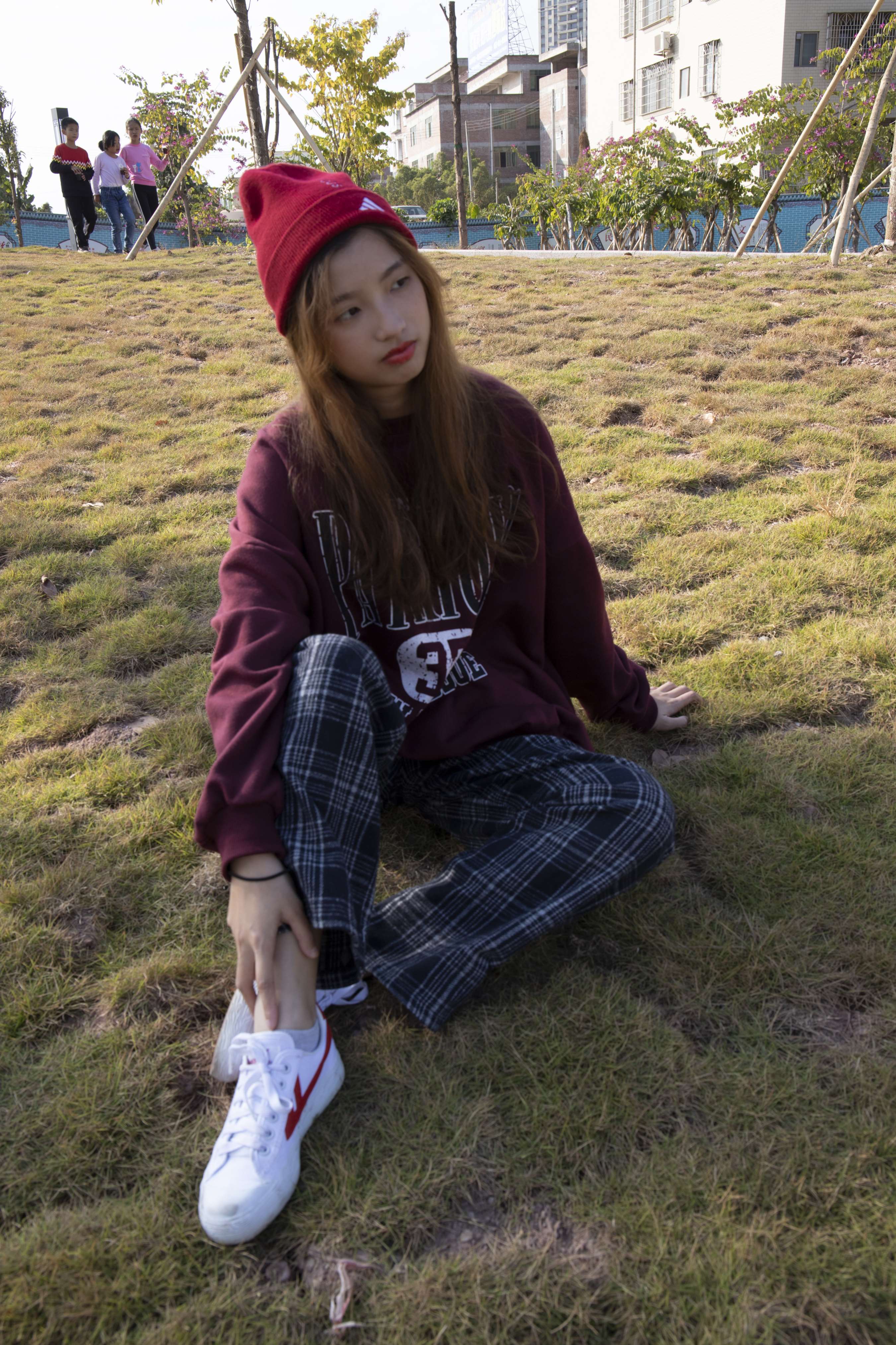 《晓晓师妹草地脚丫》作品图