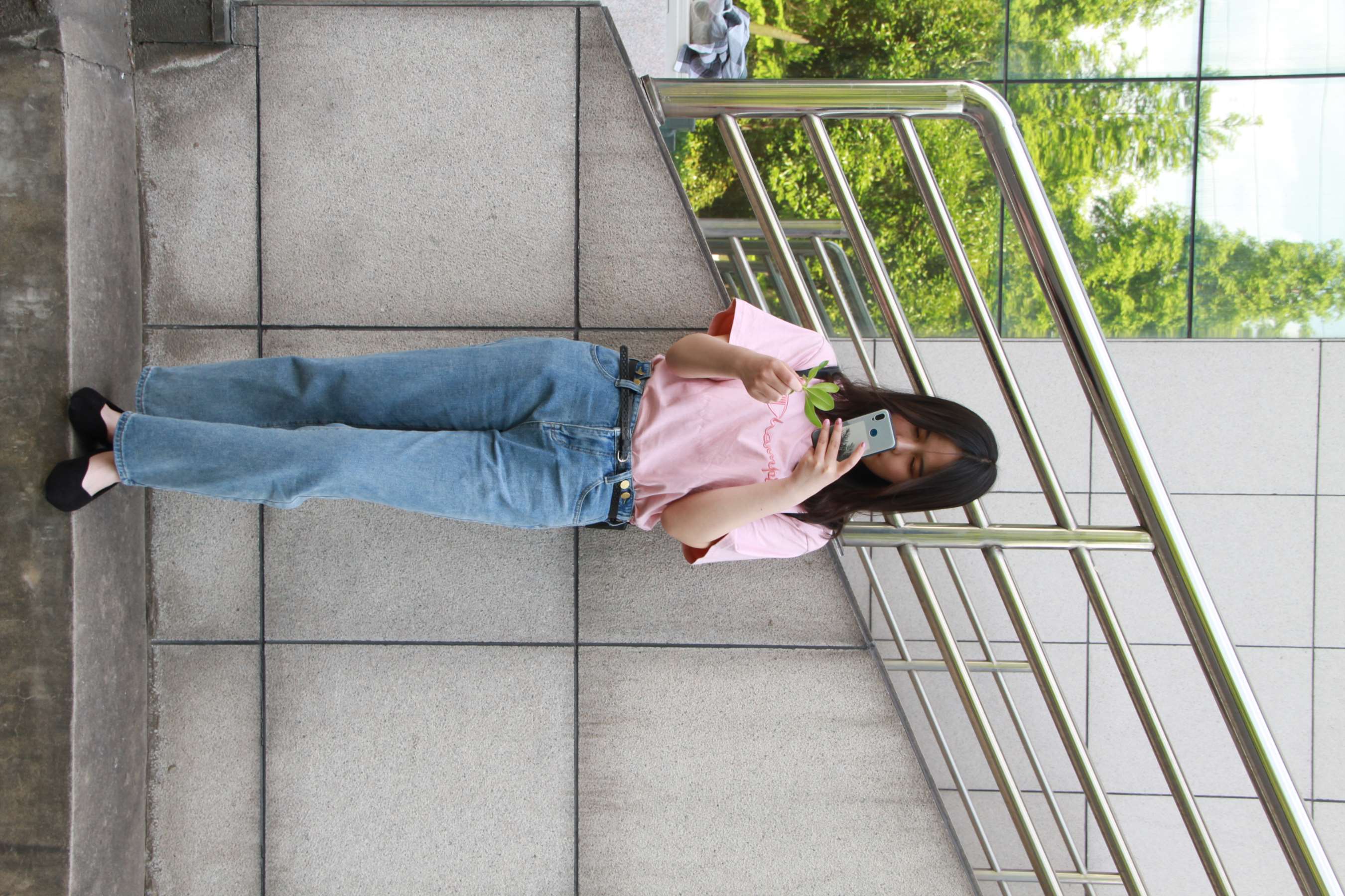 《校园随拍牛仔学妹嫩足》作品图