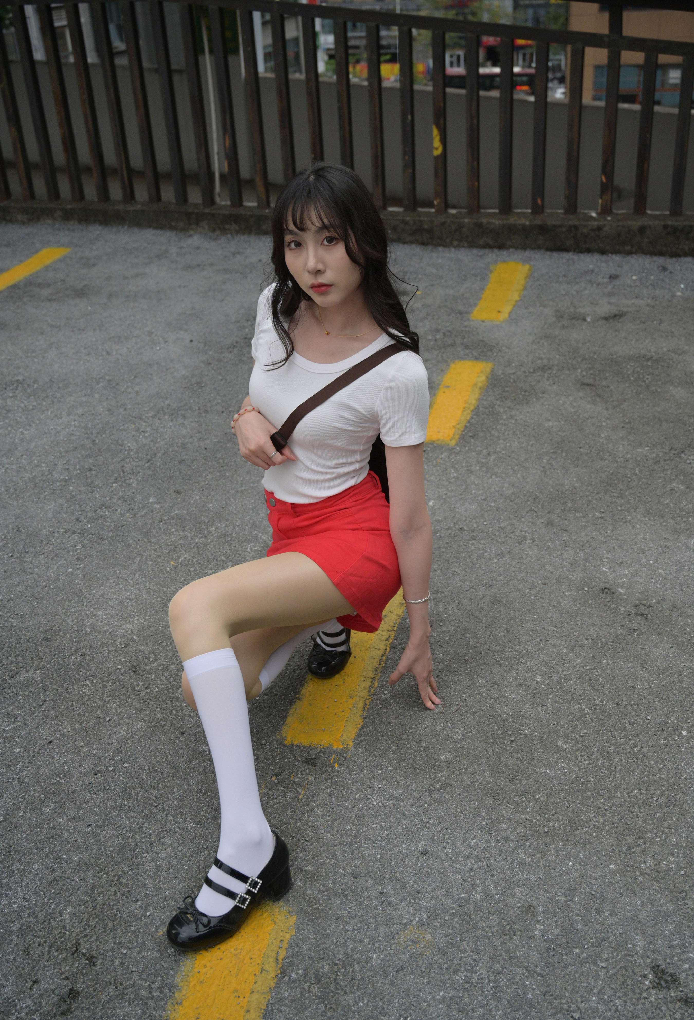 《团团 红裙子白袜套肉丝》作品图