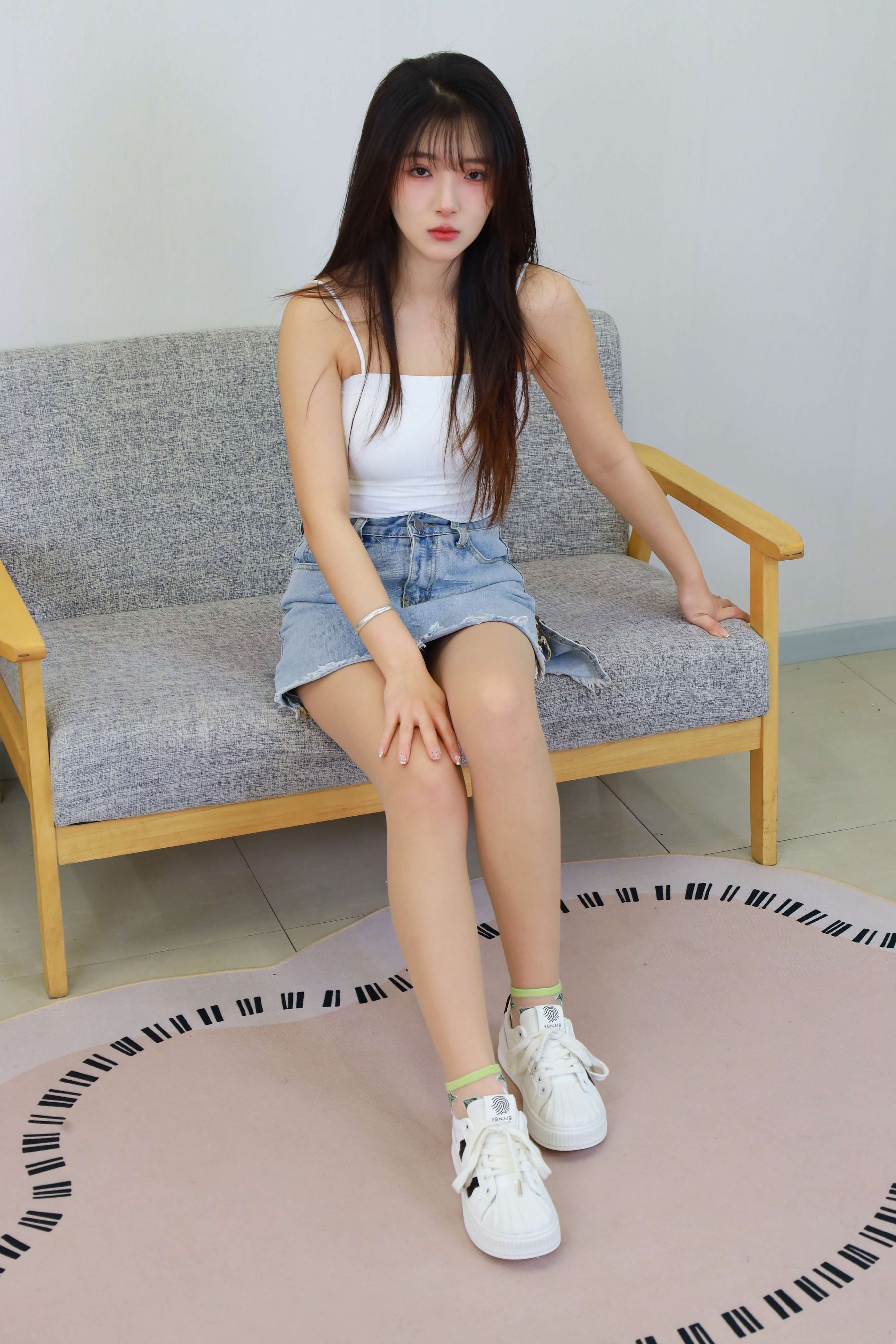 《桃桃 牛仔裙の肉丝足》作品图