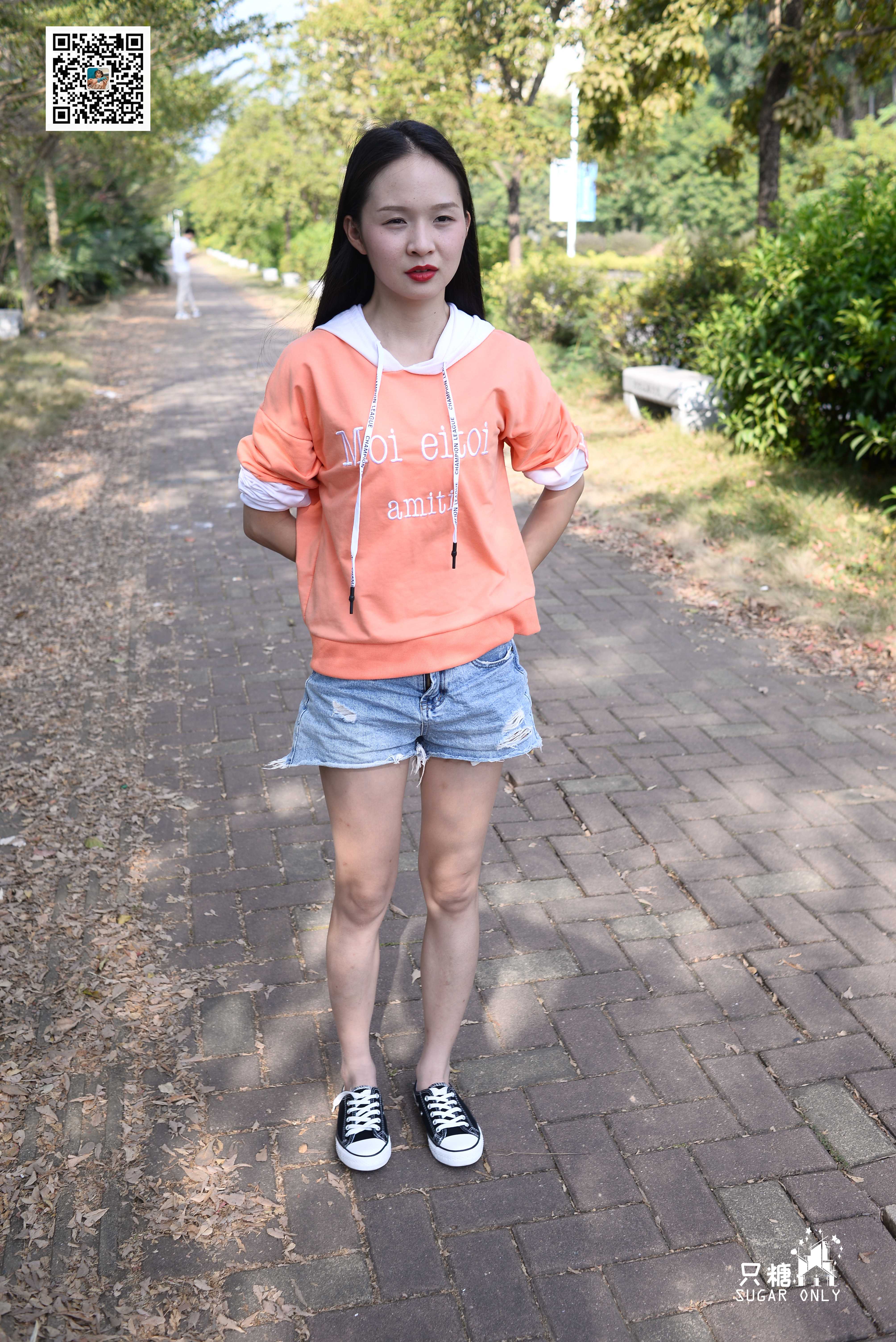 《学妹船袜帆布鞋脱穿鞋过程》作品图