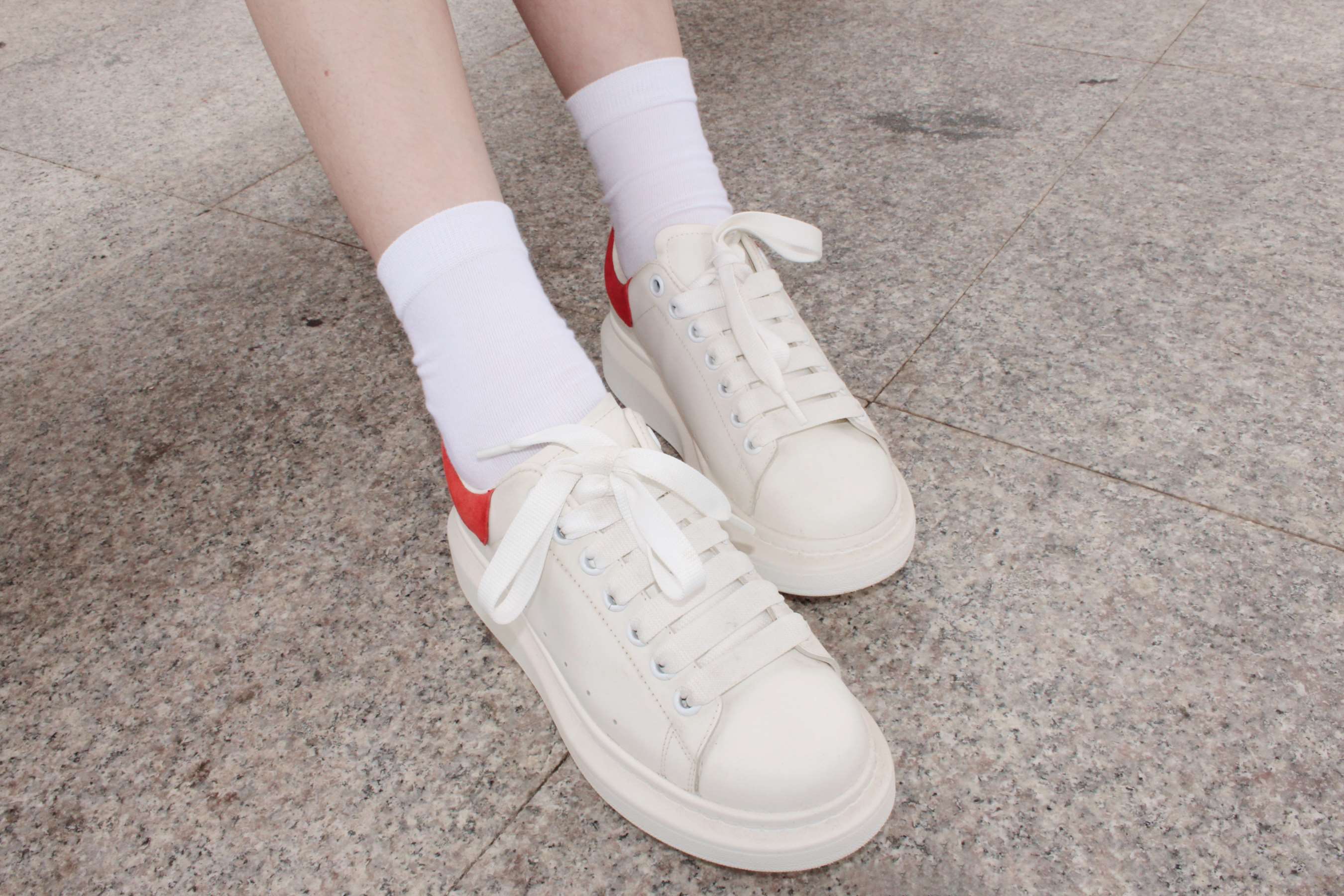 《雪糕-板鞋の白袜足》作品图