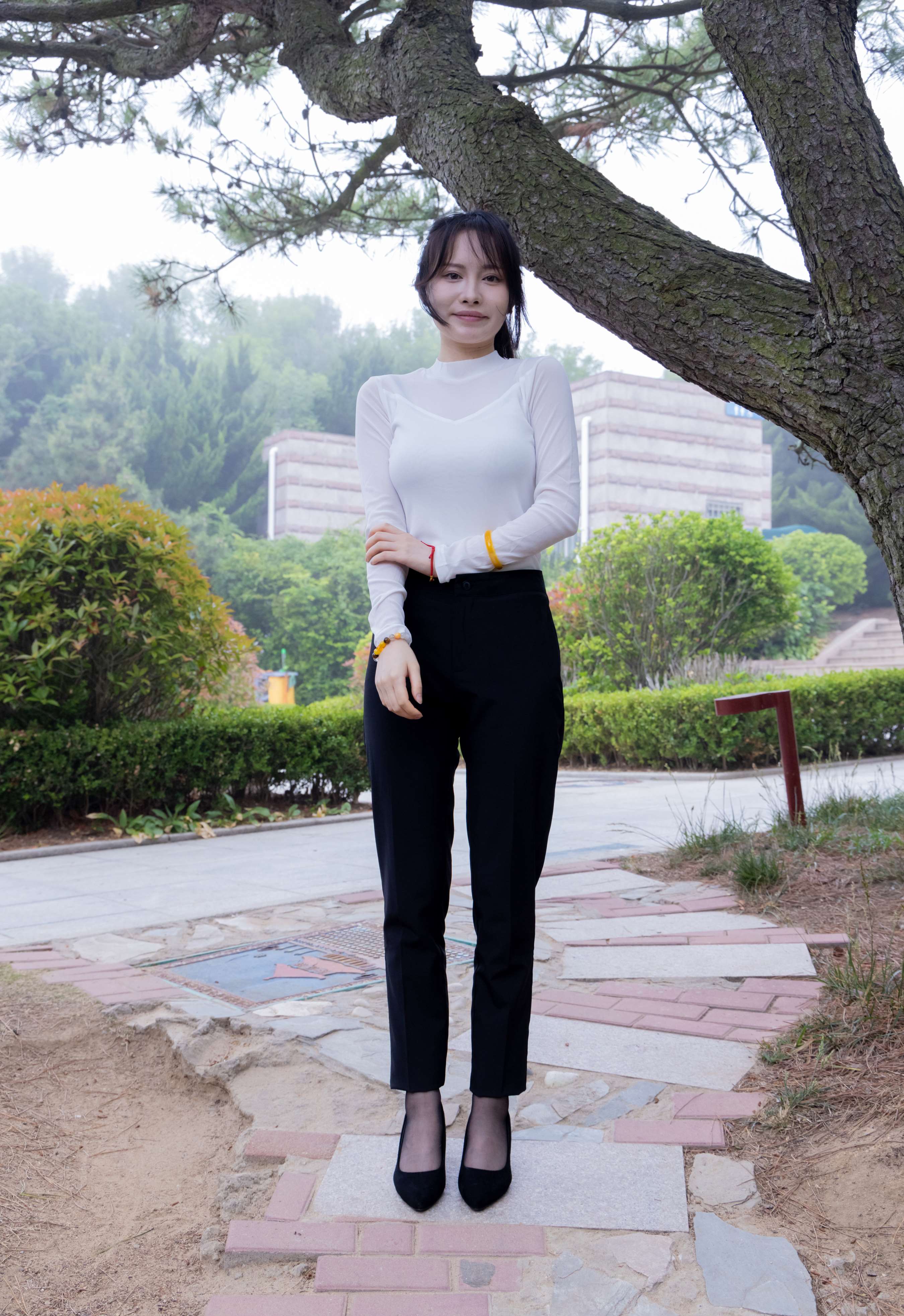 《小酒-高跟鞋、短黑丝、短白丝》作品图