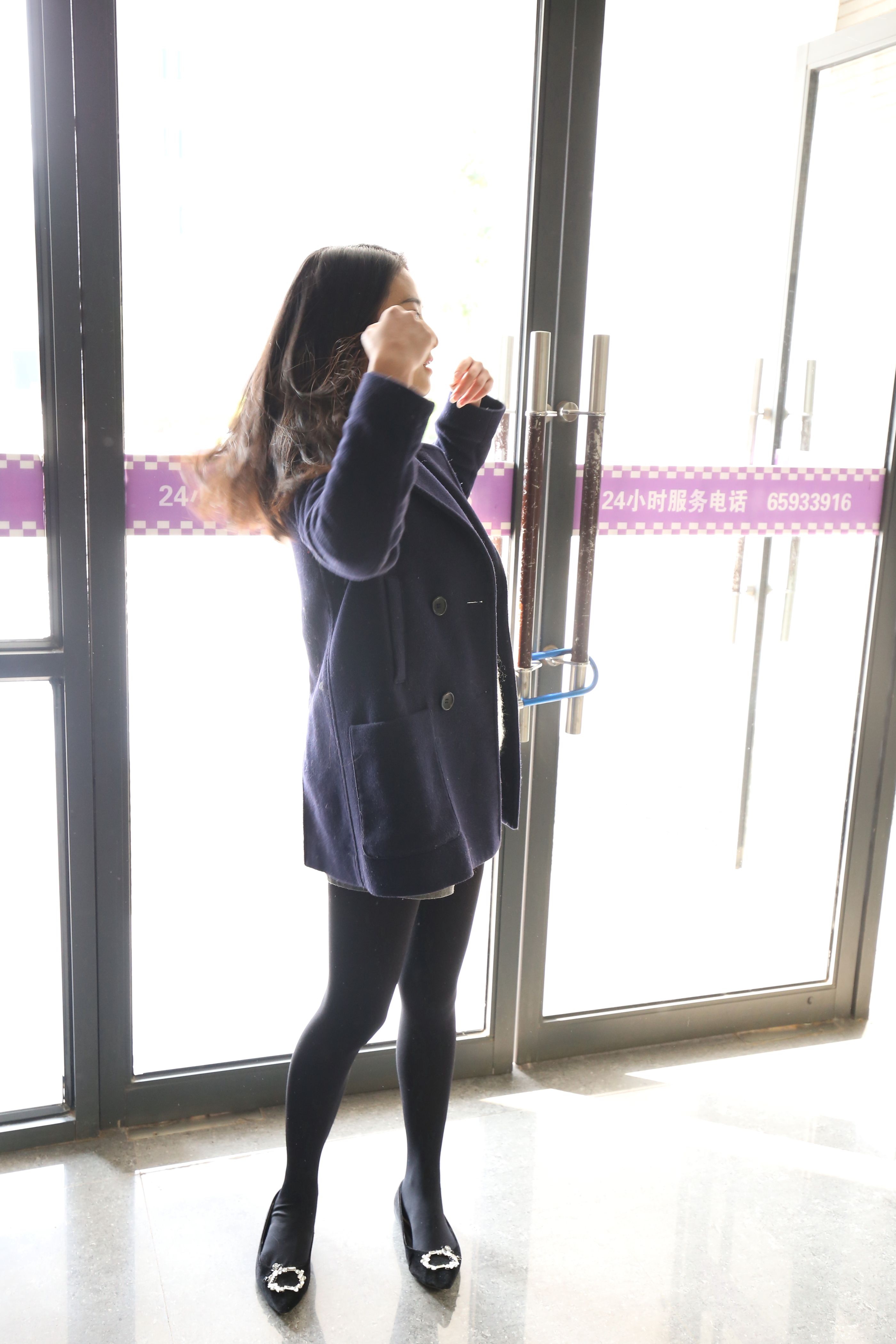 《清纯黑丝脚丫游玩》作品图