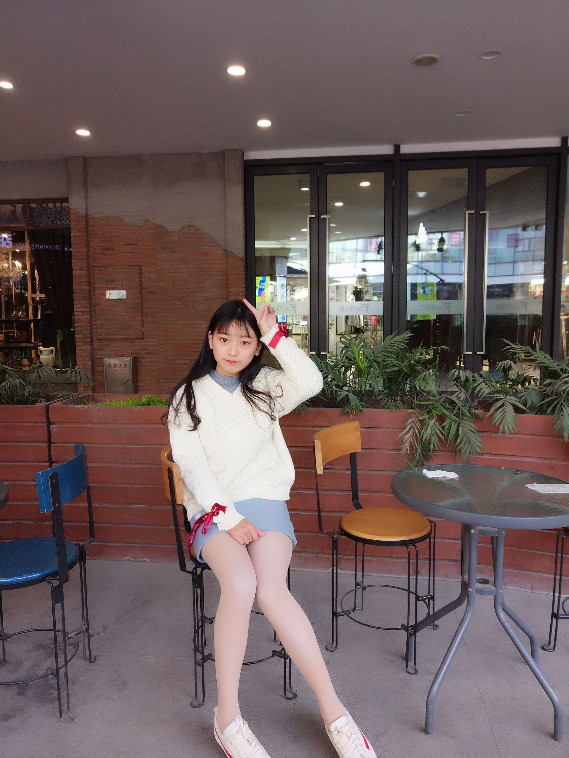 《萌妹子蓓蓓红、白、黄丝袜》作品图