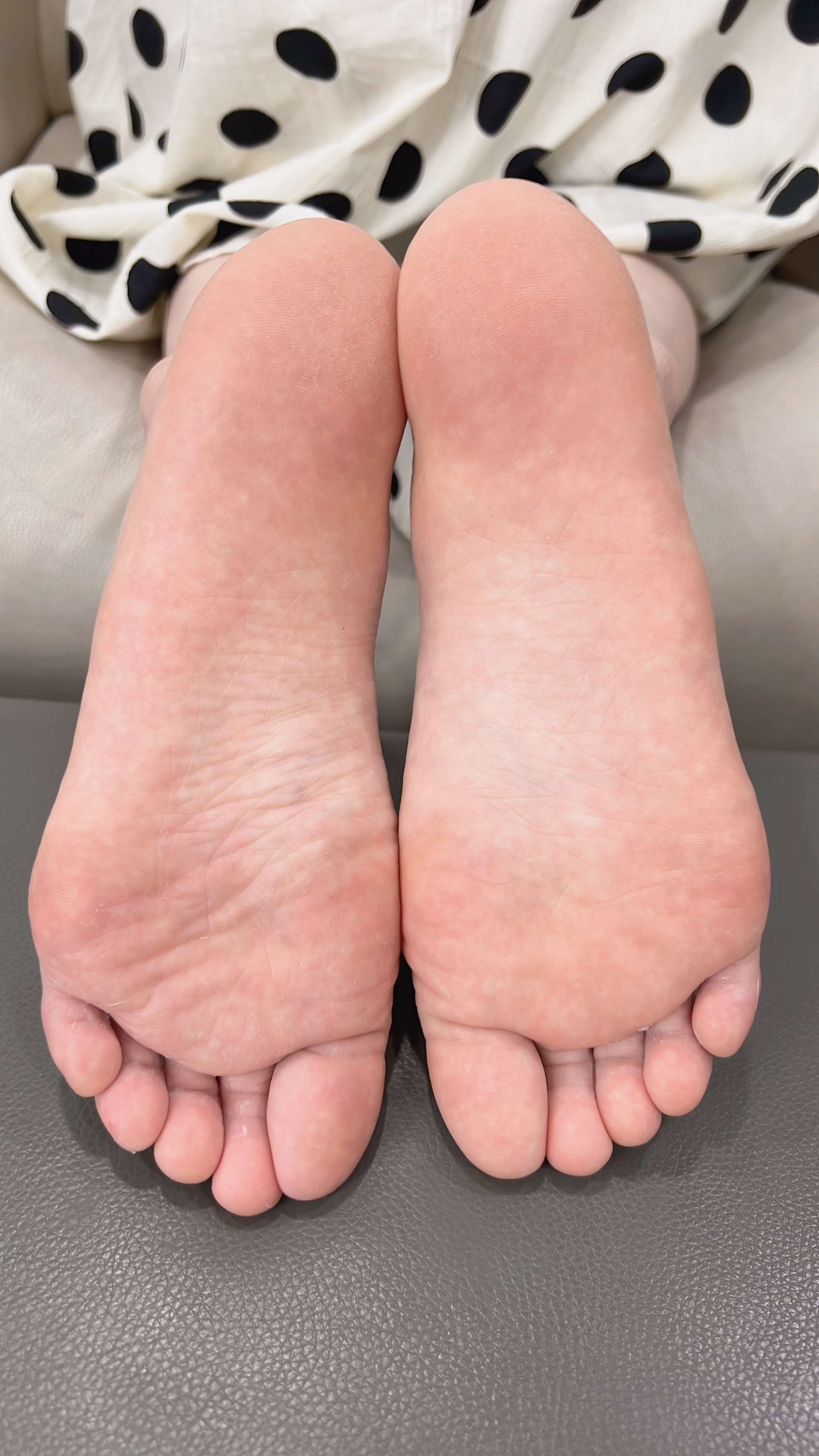 《素人 白嫩玉足》作品图