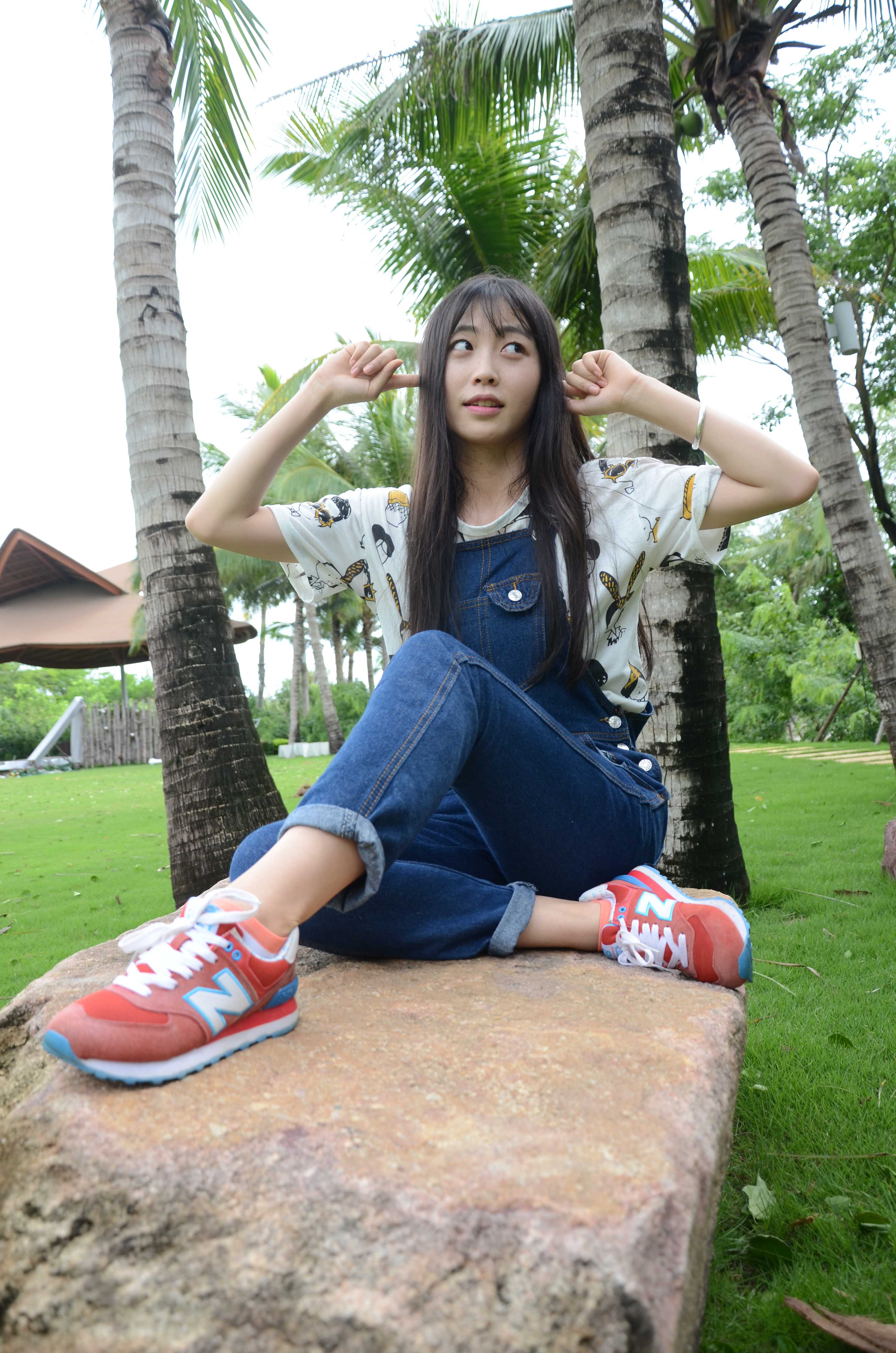 《学妹的新百伦白棉袜脚》作品图