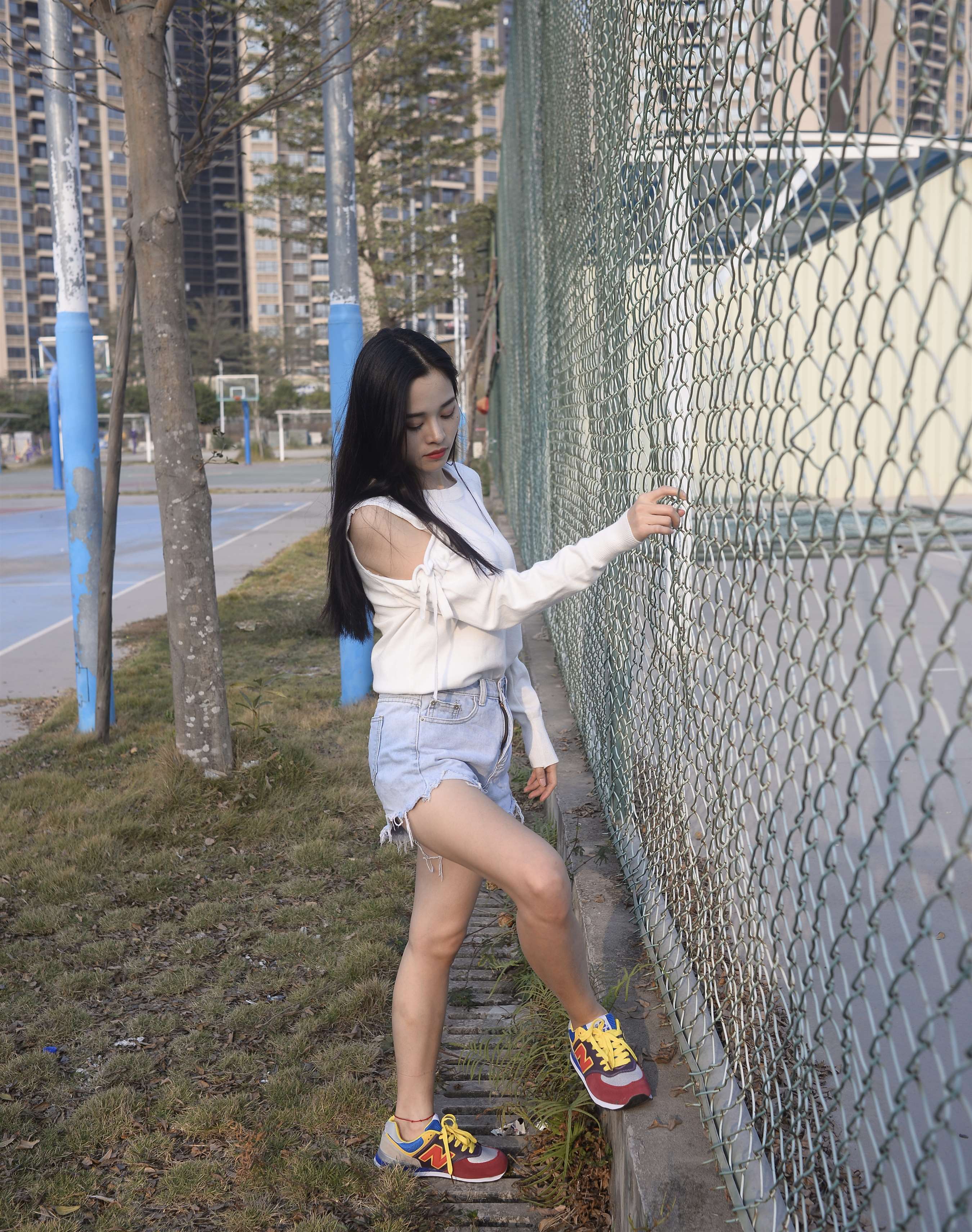 《操场热裤の船袜脚【套图+视频1个】》作品图