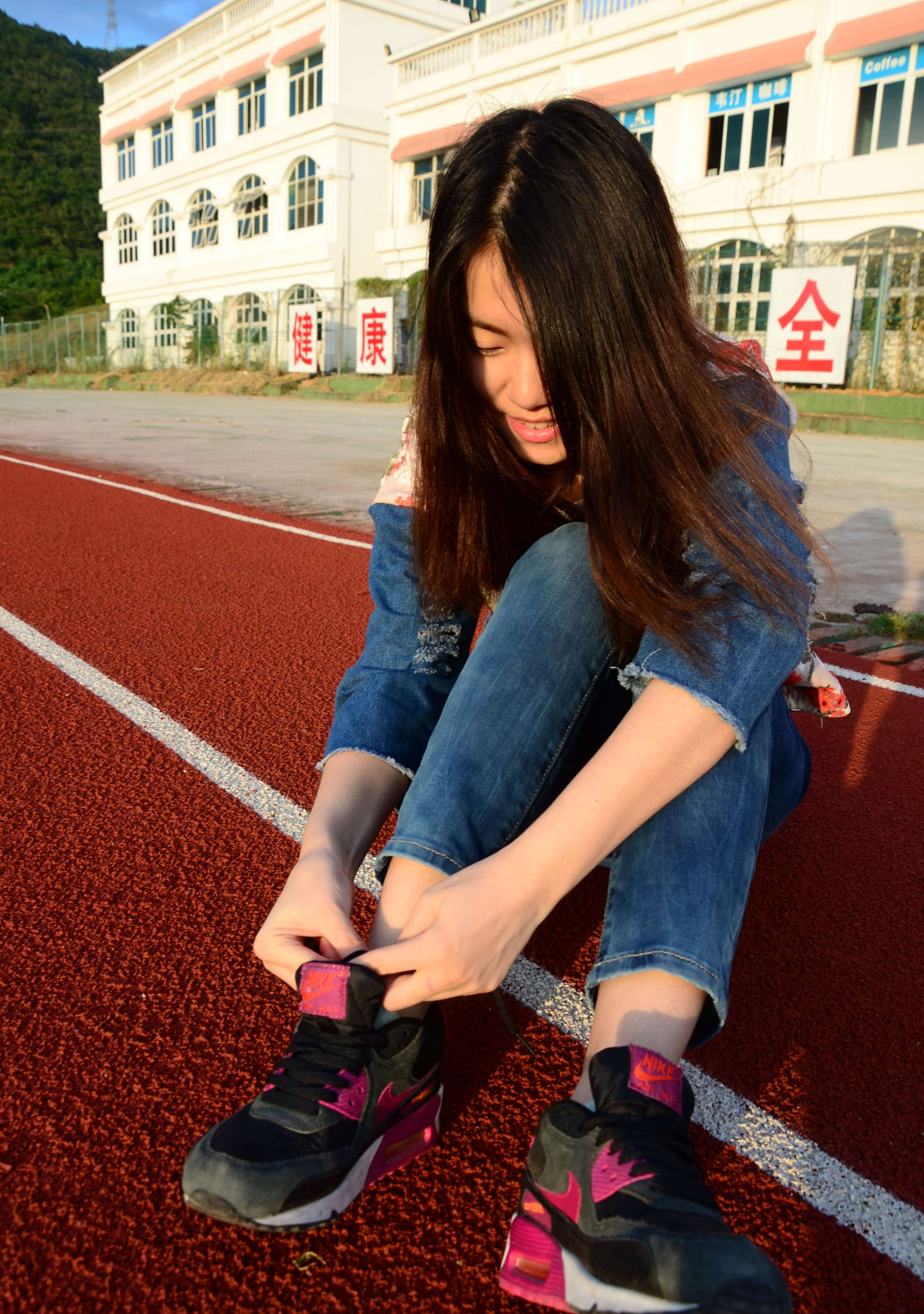 《运动鞋の棉袜脚》作品图