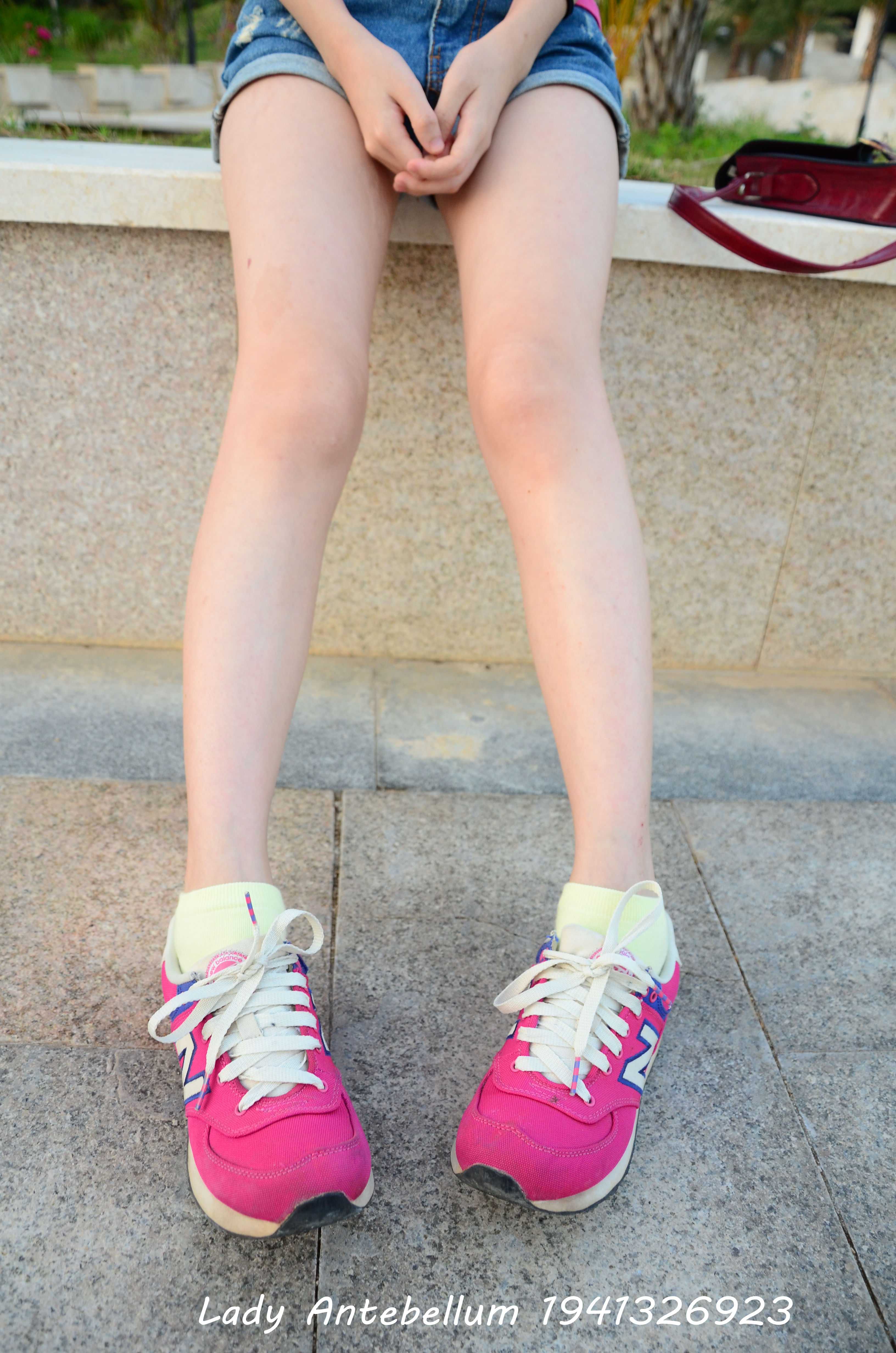 《N字鞋笑脸锦袜》作品图