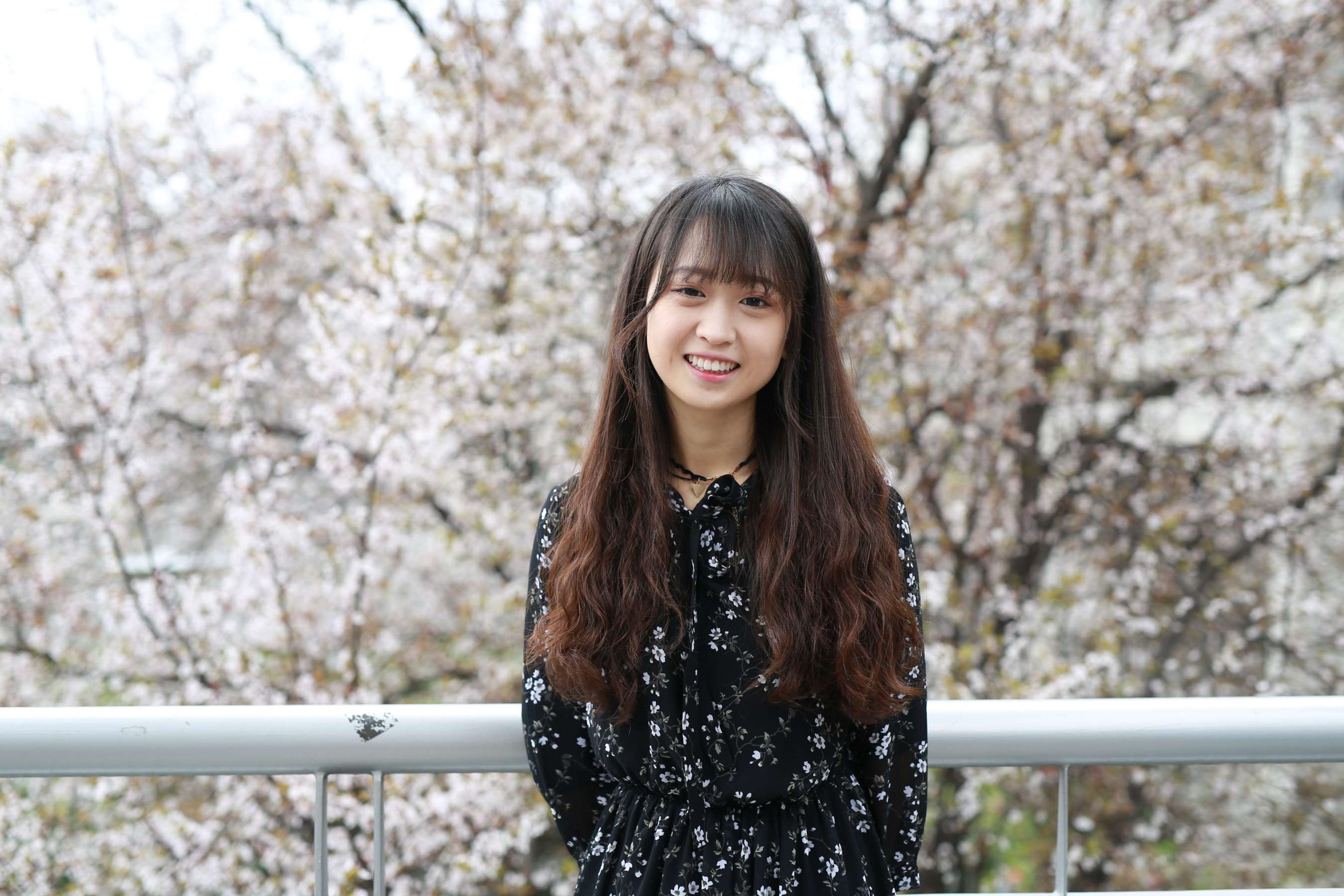 《蓝雪 碎花裙の嫩足》作品图