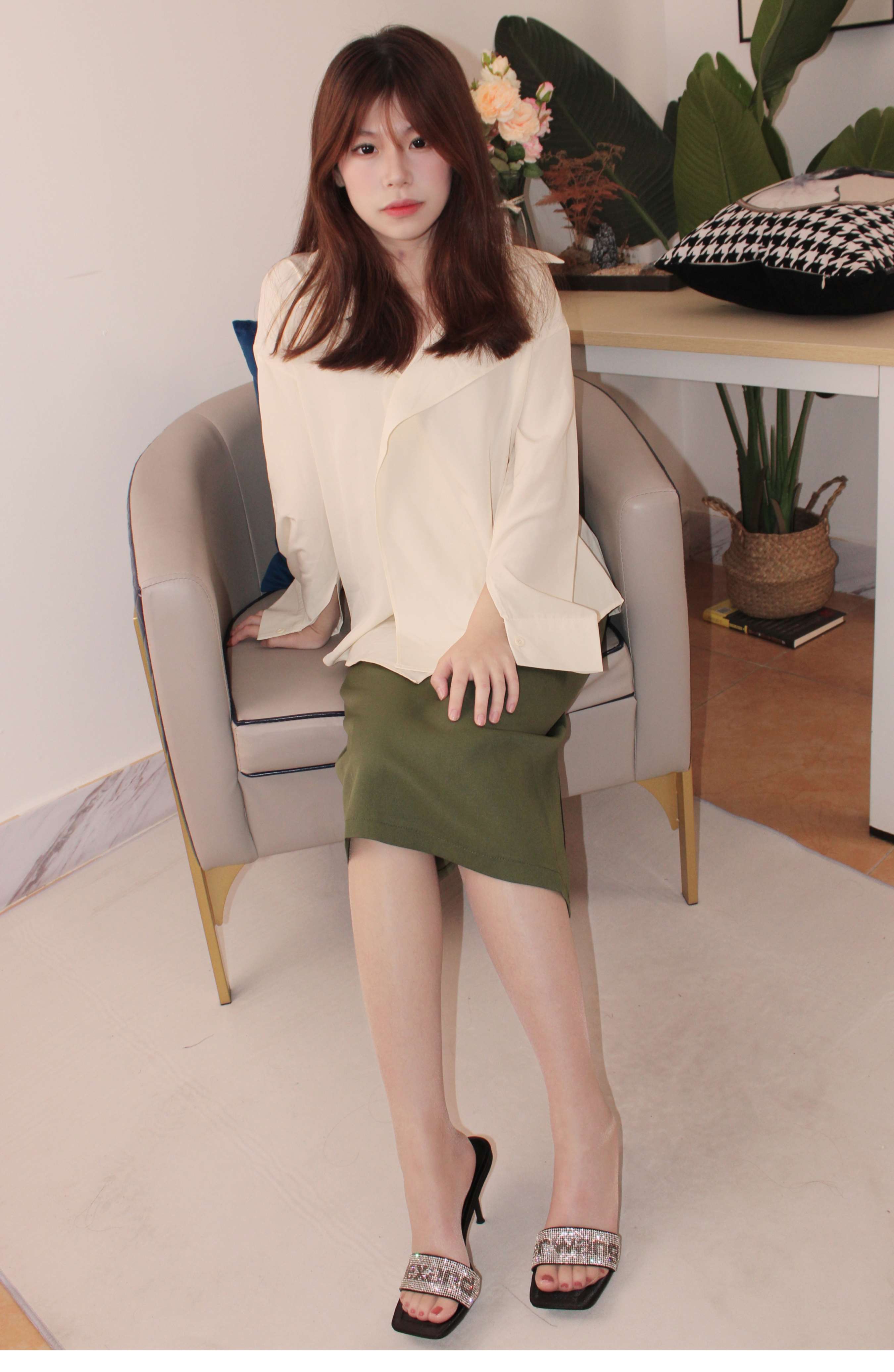 《兰兰-高跟の嫩足》作品图