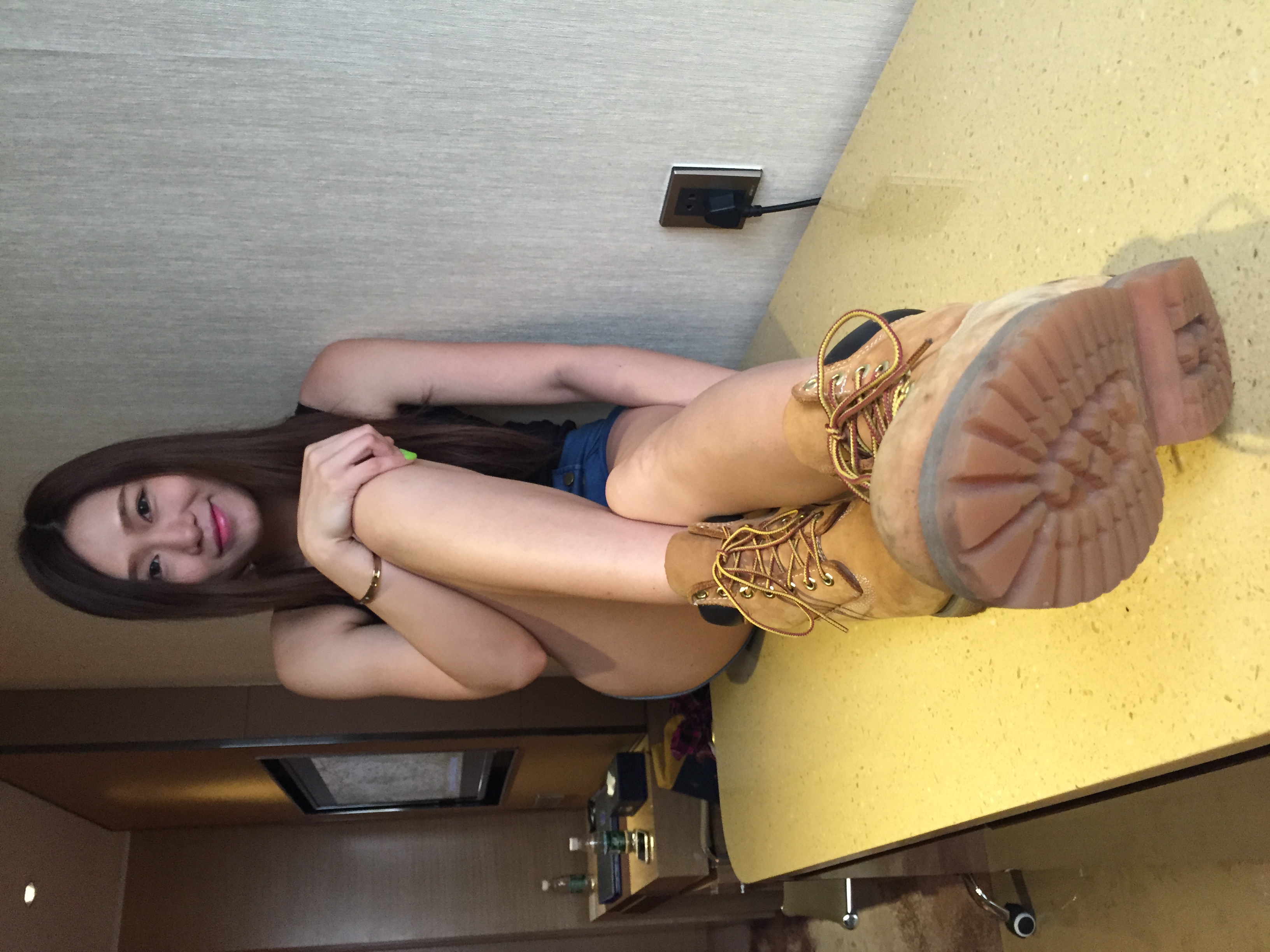 《高挑御姐赤足大黄靴》作品图