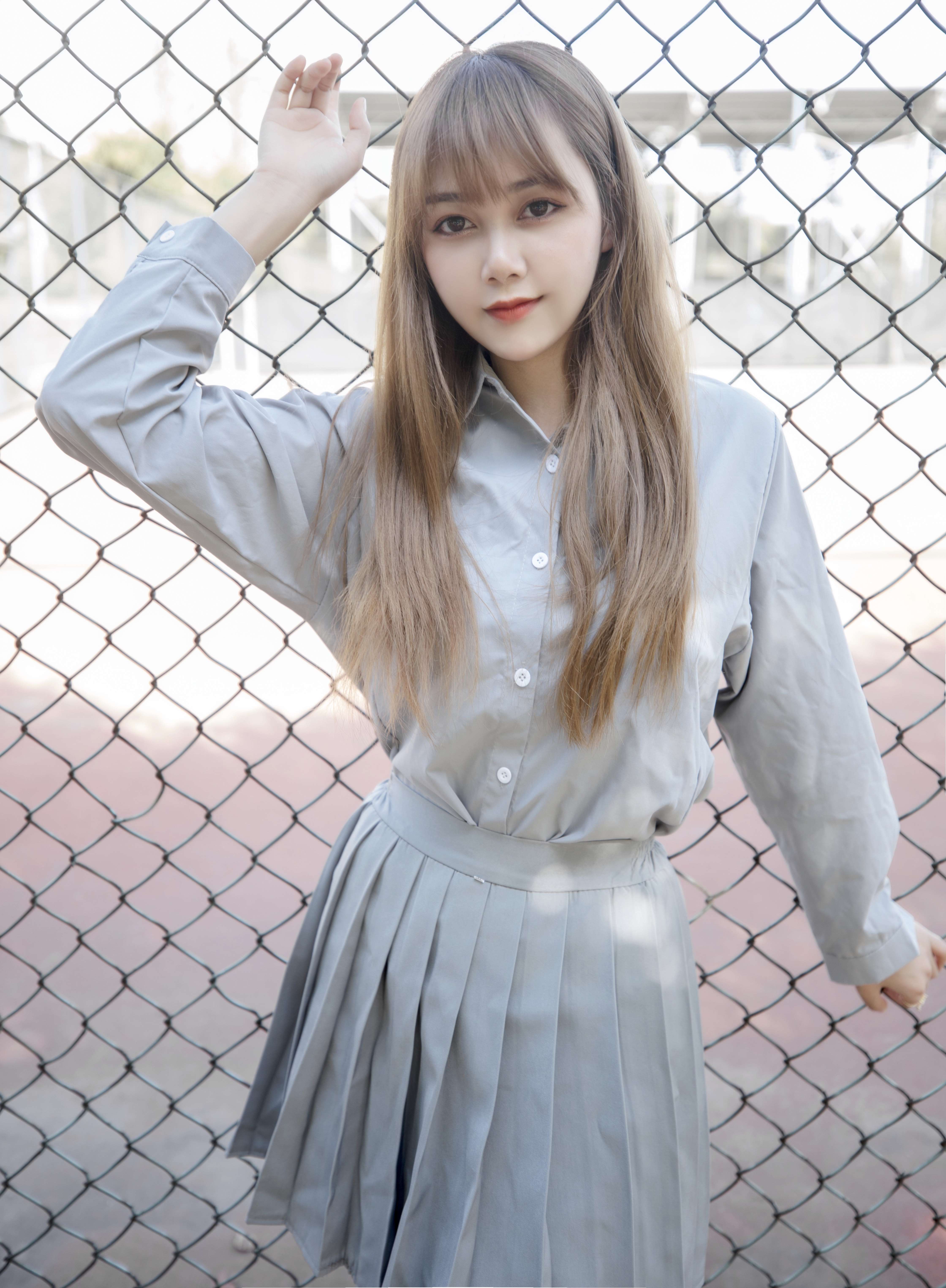 《衬衣运动鞋の丝足》作品图