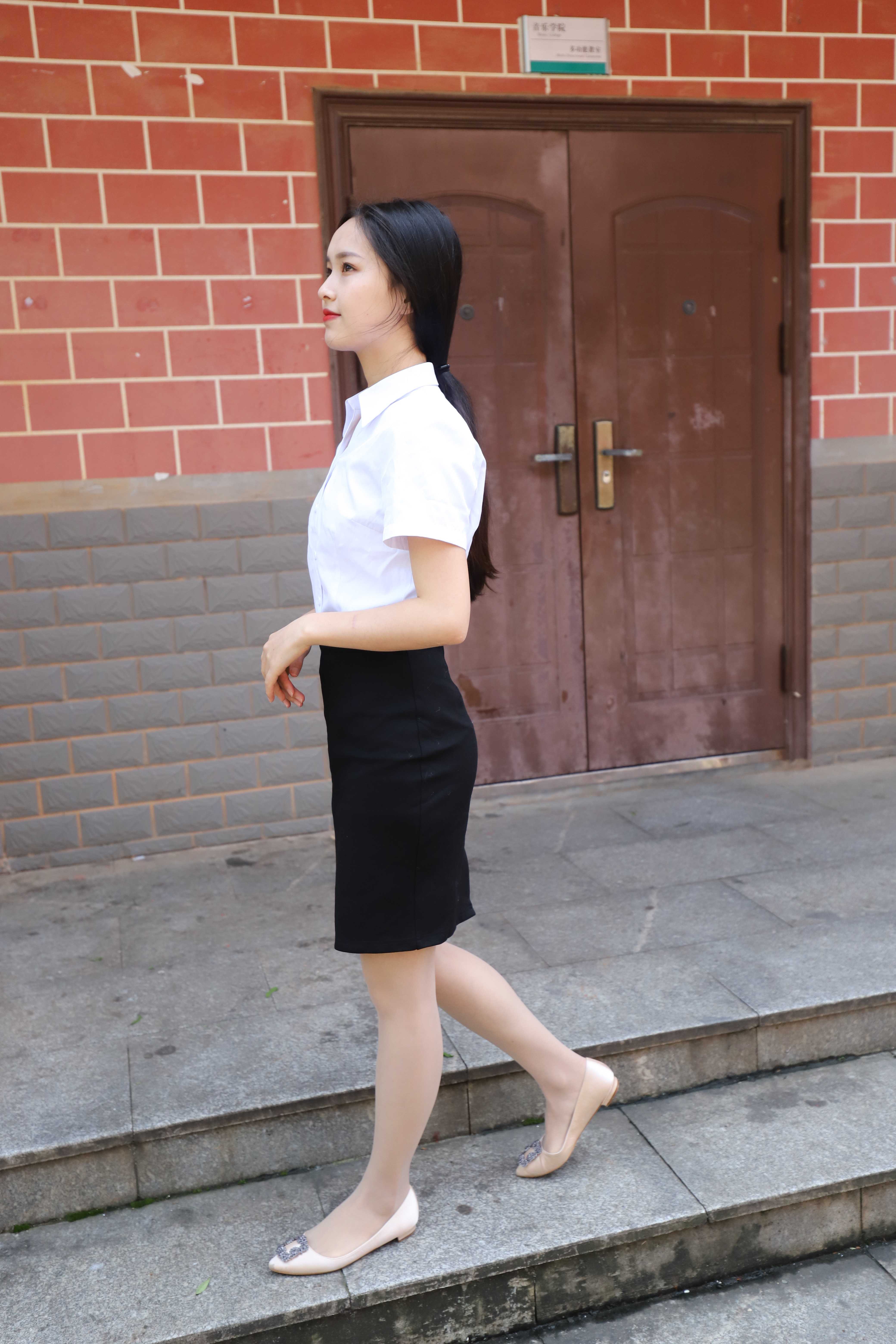 《学妹衬衣制服丝袜脚》作品图