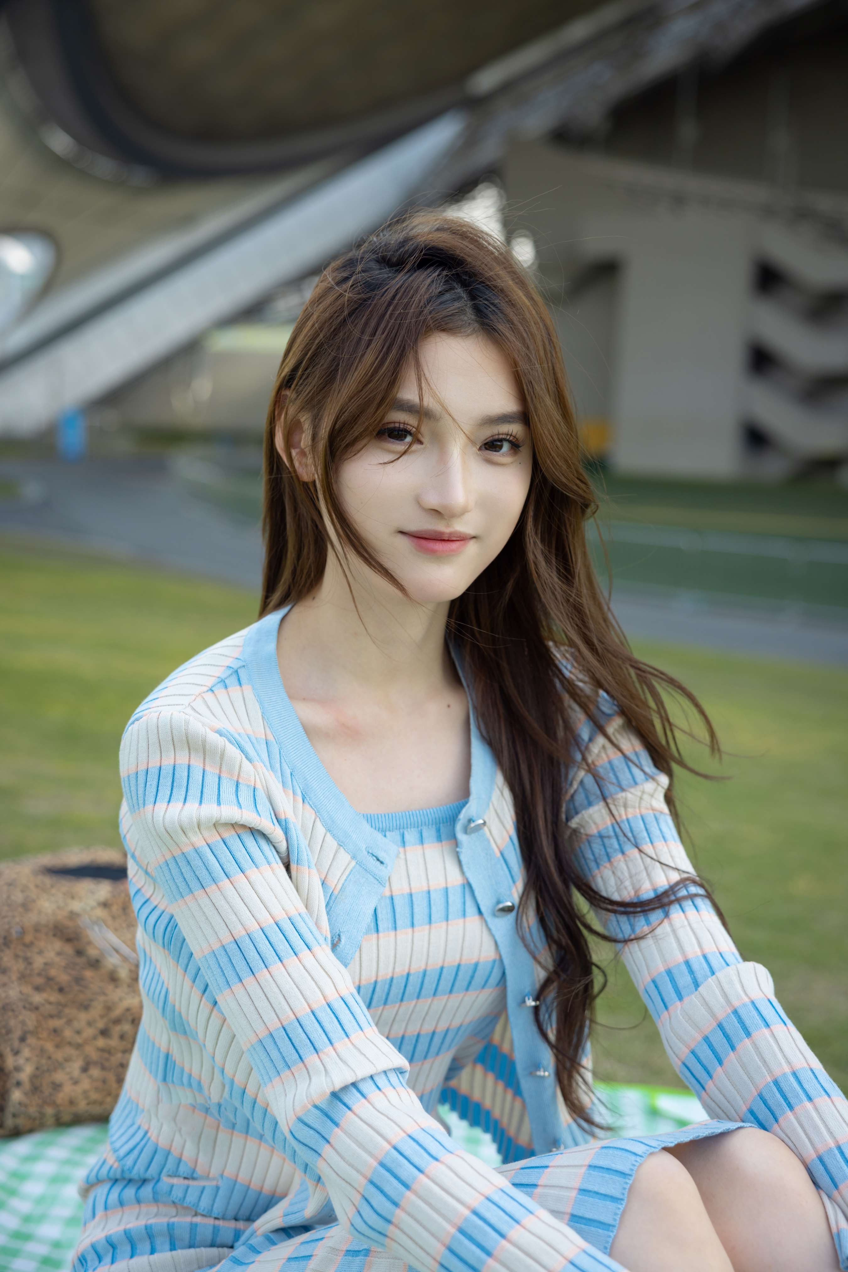 《南希 户外展嫩足》作品图