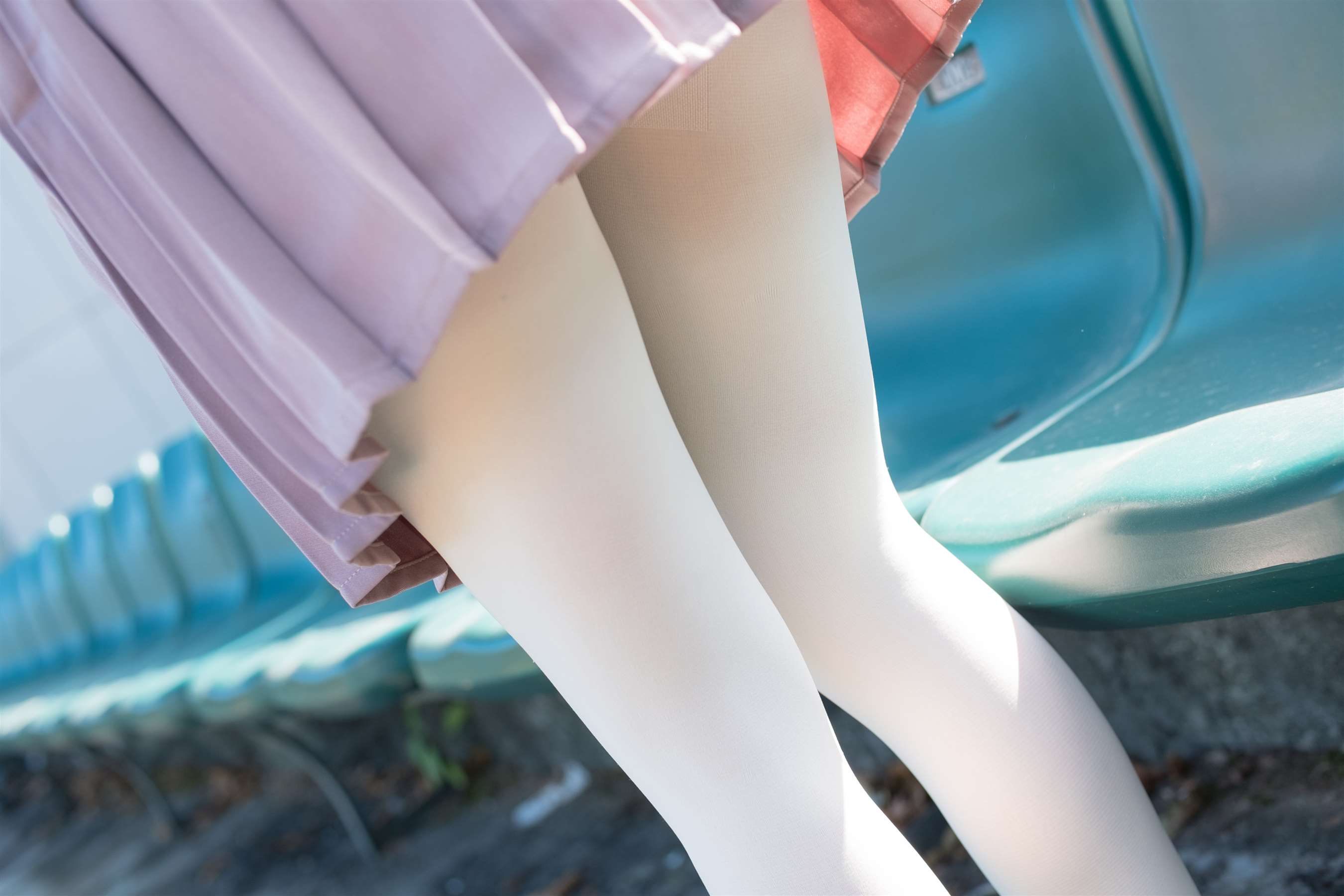 《操场上的白丝脚丫》作品图