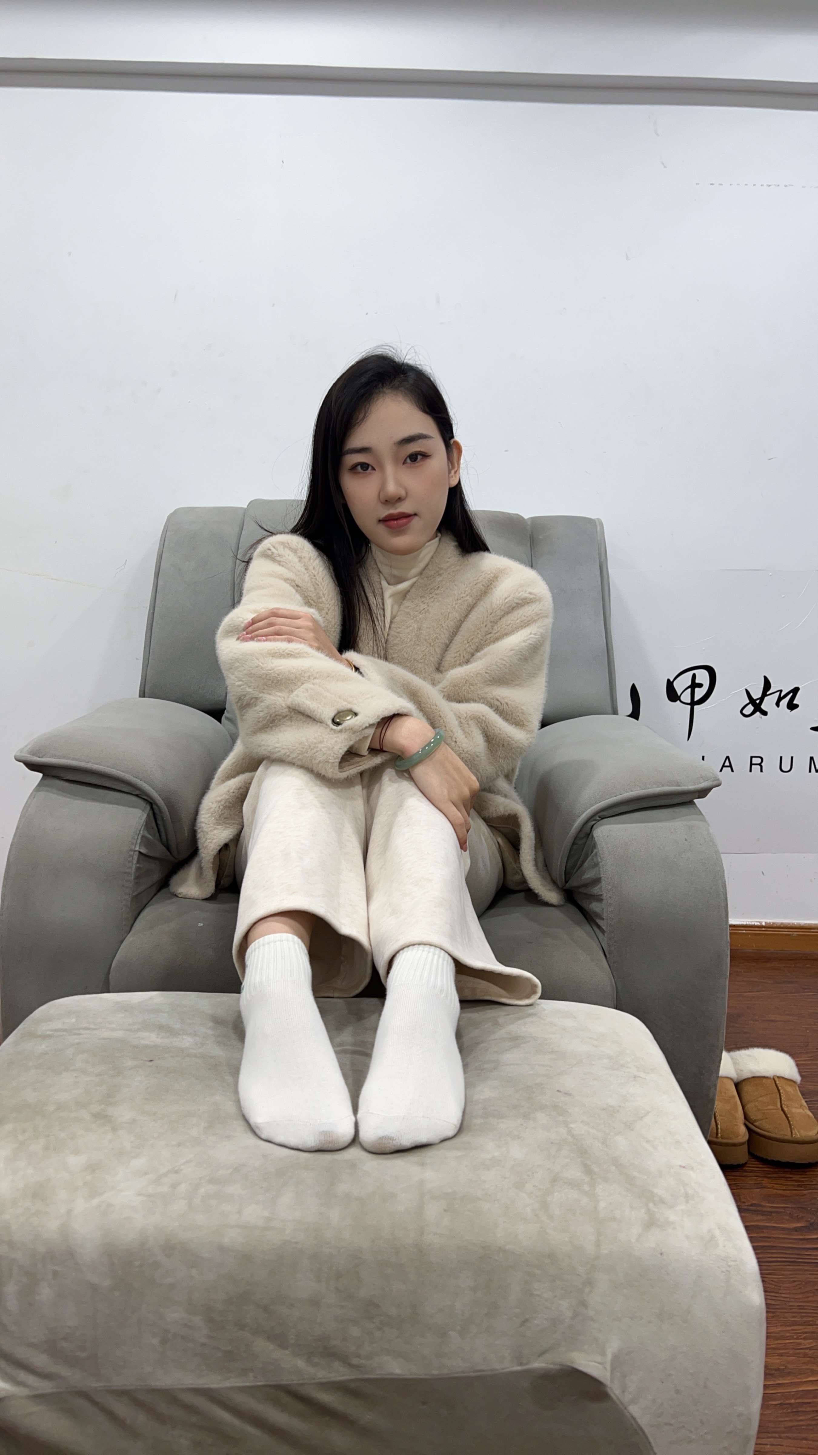 《毛衣小姐姐的大脚丫》作品图